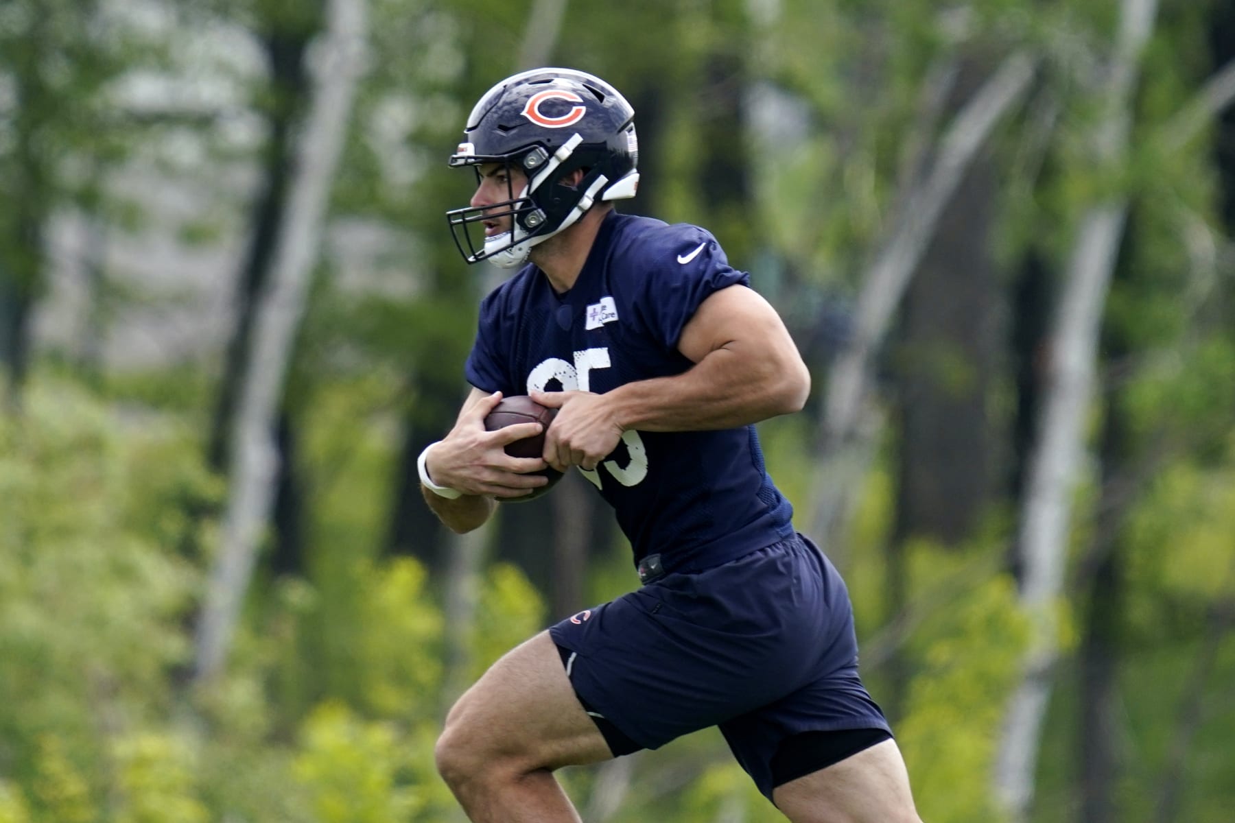 Chicago Bears tight end Cole Kmet runs with a ball at the NFL football team's practice facility in Lake Forest, Ill., Tuesday, May 24, 2022. (AP Photo/Nam Y. Huh)