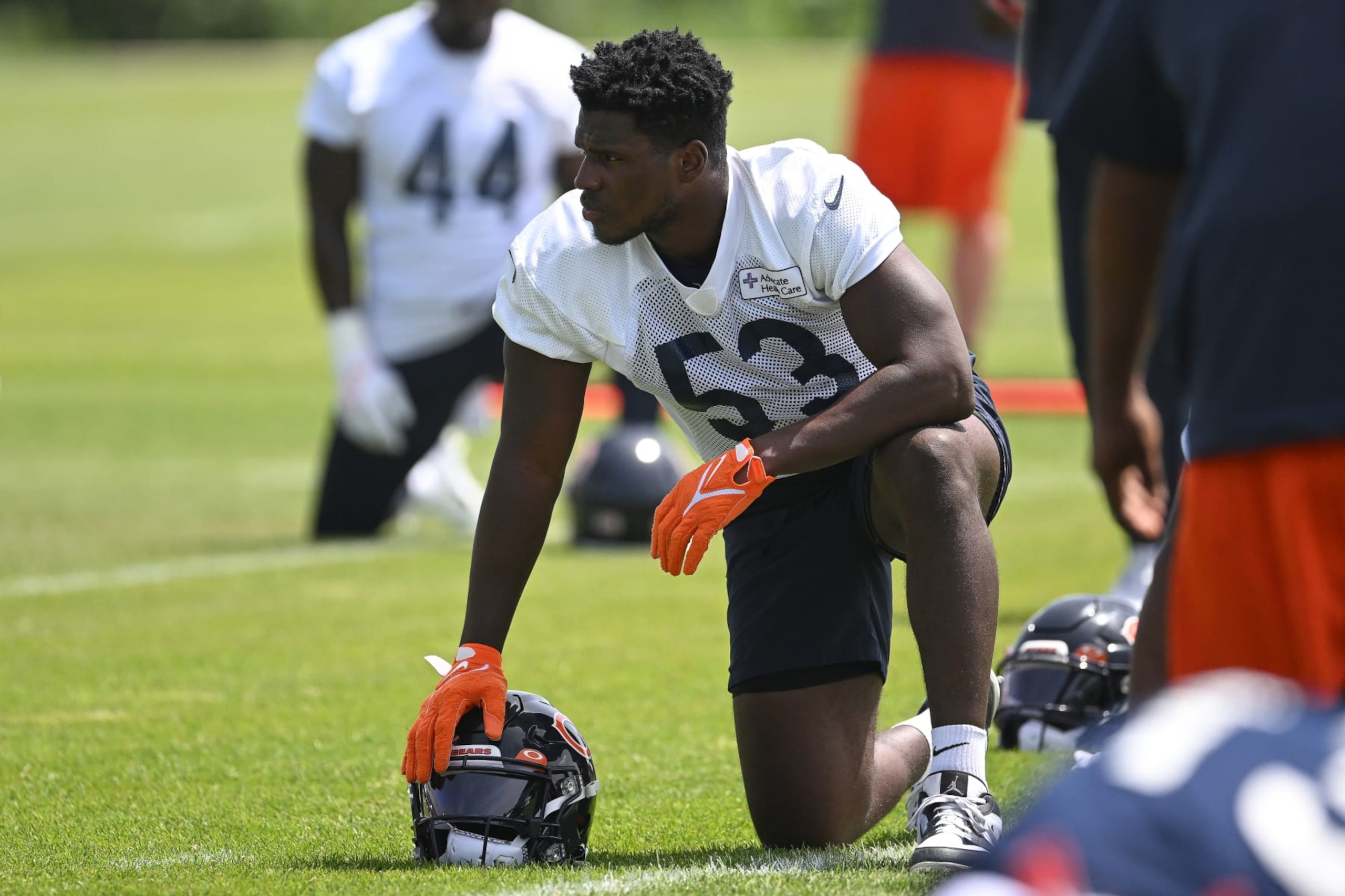 LAKE FOREST, IL - JUNE 15: Chicago Bears linebacker Nicholas Morrow (53) warms up during the the Chicago Bears Minicamp on June 15, 2022 at Halas Hall in Lake Forest, IL. (Photo by Robin Alam/Icon Sportswire via Getty Images)