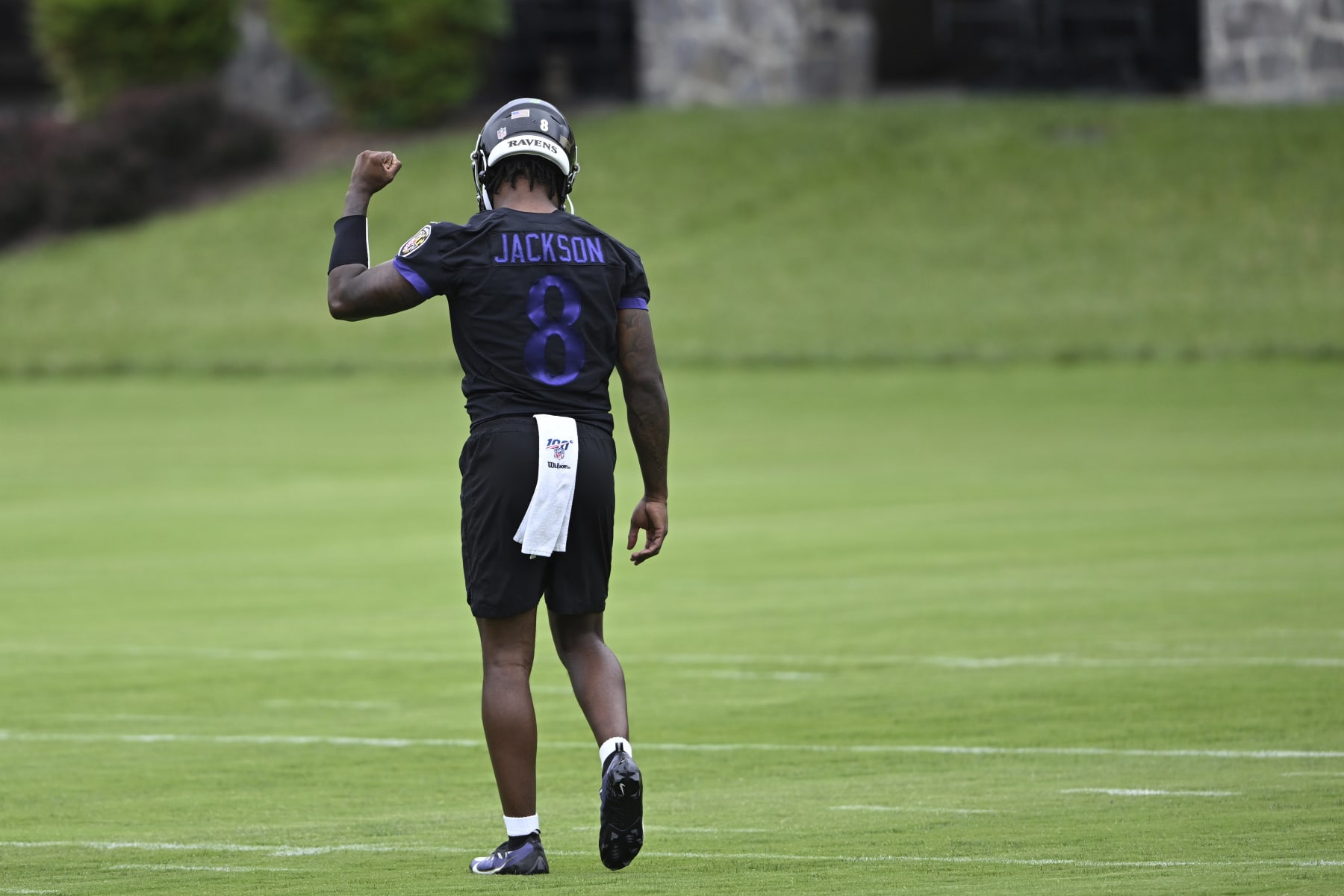 Baltimore Ravens quarterback Lamar Jackson takes part in drills at the NFL football team's practice facility, Thursday, June 16, 2022, in Owings Mills, Md. (AP Photo/Gail Burton)