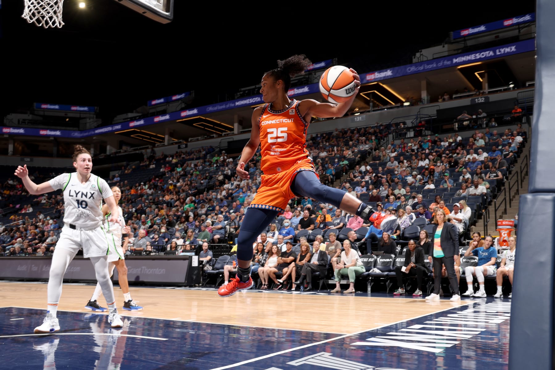 MINNEAPOLIS, MN - JULY 24: Alyssa Thomas #25 of the Connecticut Sun handles the ball during the game against the Minnesota Lynx on July 24, 2022 at the Target Center in Minneapolis, Minnesota. NOTE TO USER: User expressly acknowledges and agrees that, by downloading and or using this photograph, User is consenting to the terms and conditions of the Getty Images License Agreement. Mandatory Copyright Notice: Copyright 2022 NBAE (Photo by David Sherman/NBAE via Getty Images)