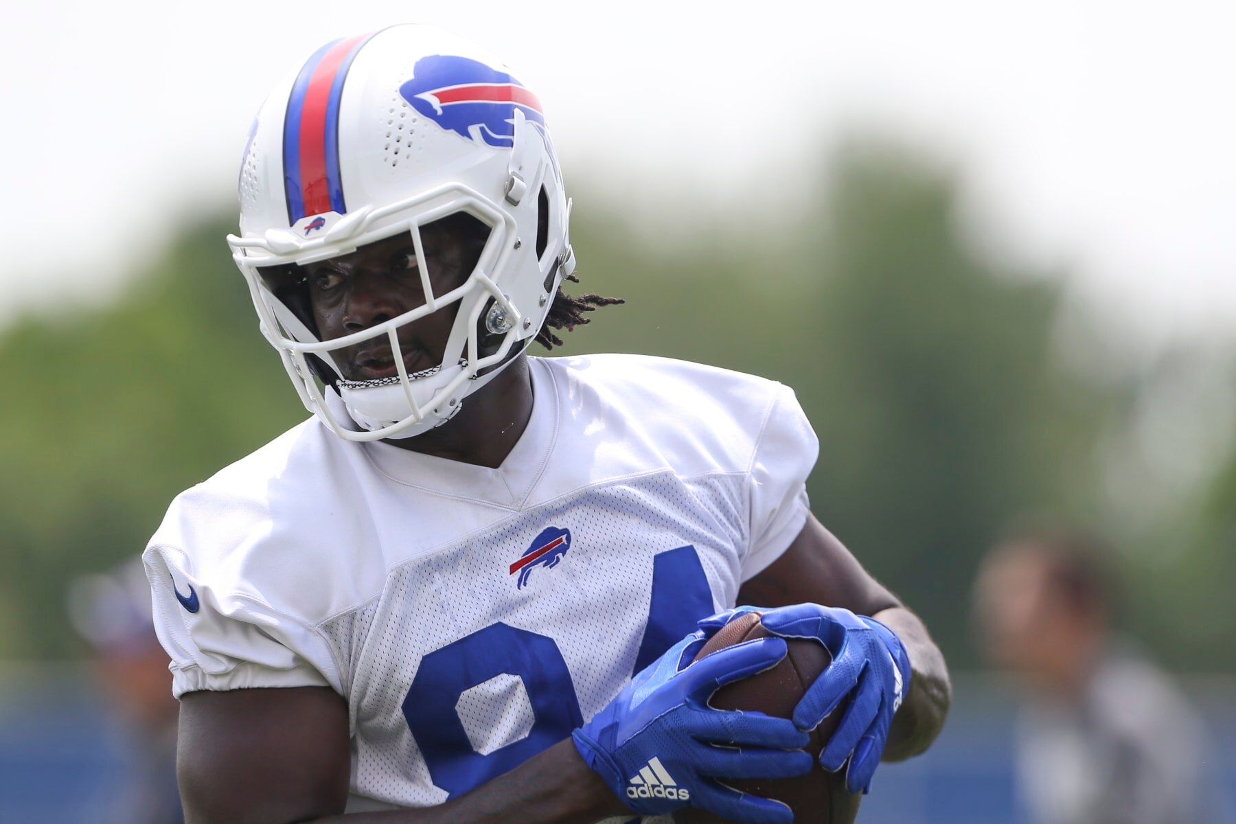 ORCHARD PARK, NEW YORK - JUNE 15: Jalen Wydermyer #84 of the Buffalo Bills runs after a catch during Bills mini camp on June 15, 2022 in Orchard Park, New York. (Photo by Joshua Bessex/Getty Images)