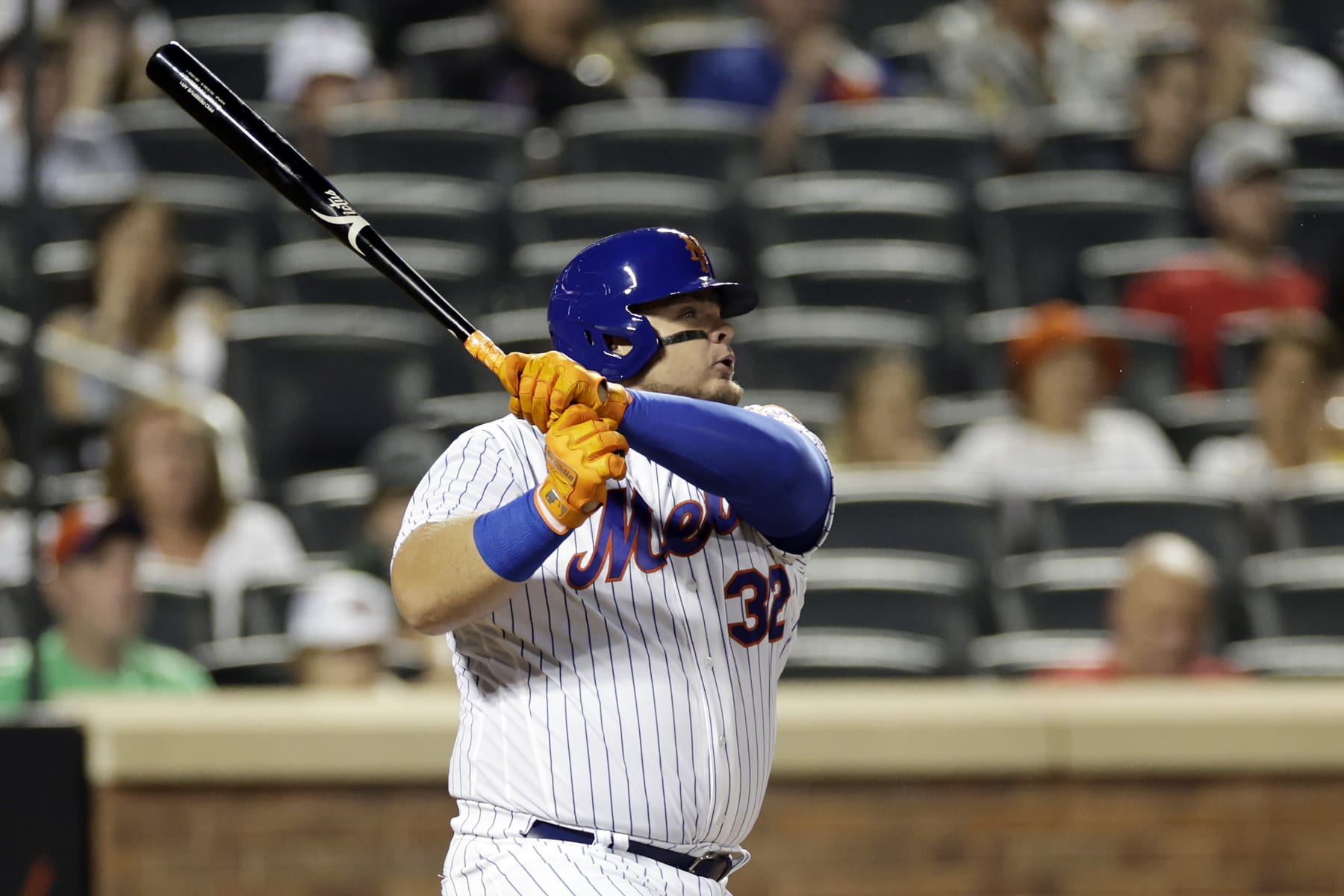 NEW YORK, NY - JULY 24: Daniel Vogelbach #32 of the New York Mets singles in the fifth inning against the San Diego Padres at Citi Field on July 24, 2022 in New York City. (Photo by Adam Hunger/Getty Images)