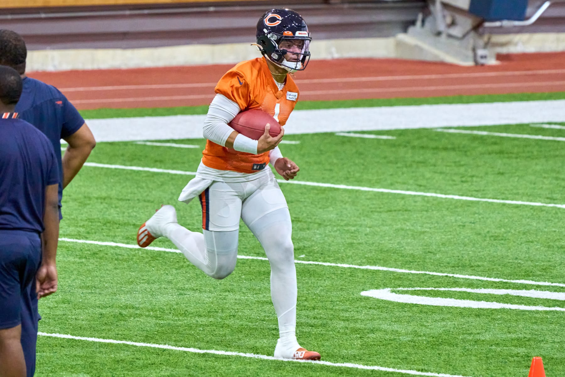 LAKE FOREST, IL - JUNE 08: Chicago Bears quarterback Justin Fields (1) runs with the football during the the Chicago Bears OTA Offseason Workouts on June 08, 2022 at Halas Hall in Lake Forest, IL. (Photo by Robin Alam/Icon Sportswire via Getty Images)