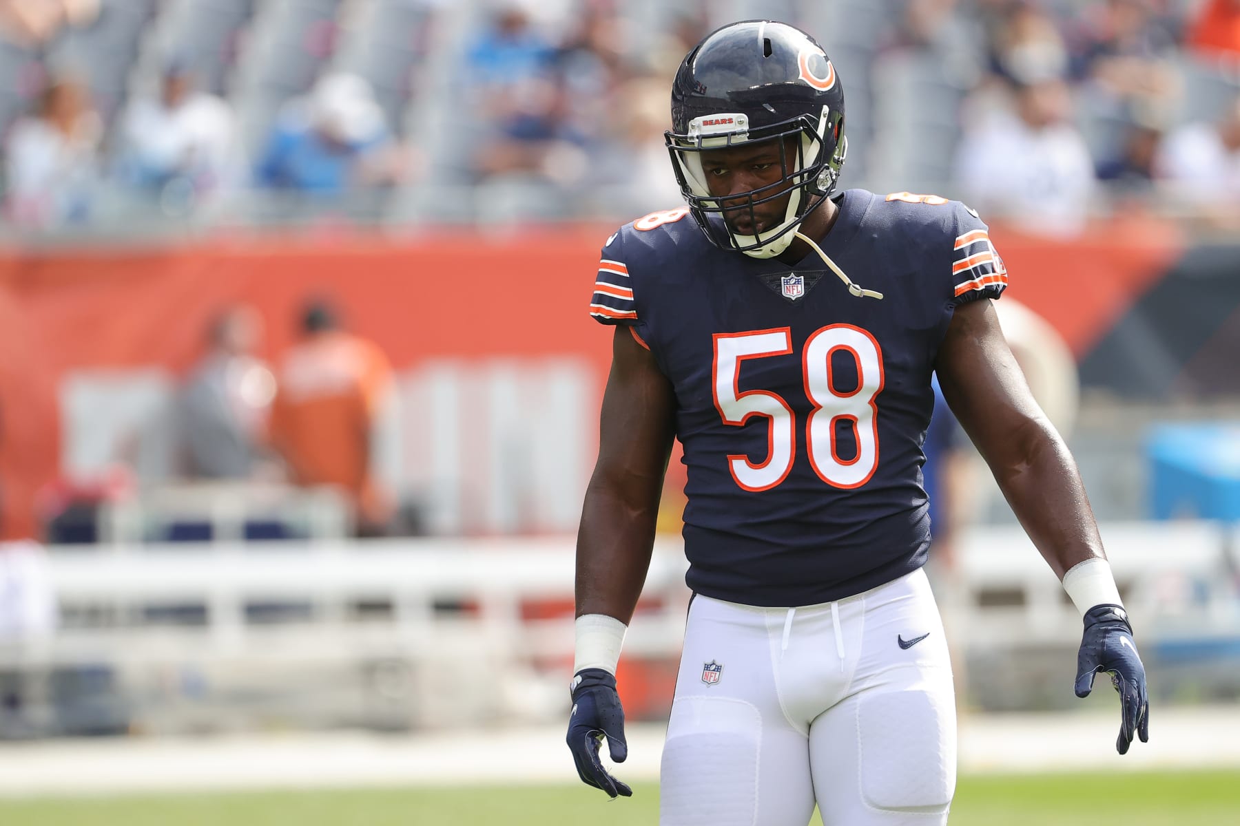 CHICAGO, ILLINOIS - OCTOBER 03: Roquan Smith #58 of the Chicago Bears warms up before the game against the Detroit Lions at Soldier Field on October 03, 2021 in Chicago, Illinois. (Photo by Jonathan Daniel/Getty Images)