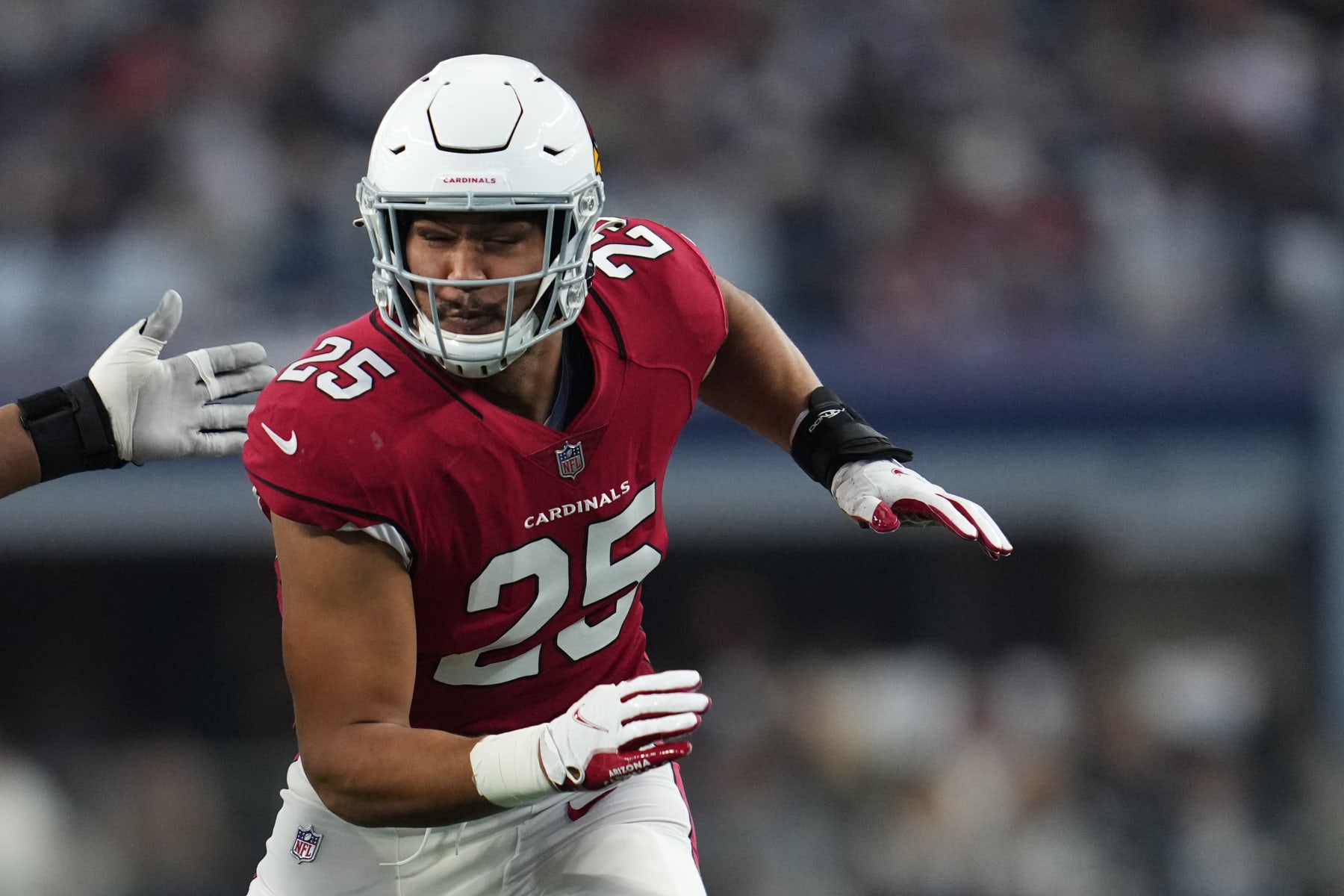 ARLINGTON, TEXAS - JANUARY 02: Zaven Collins #25 of the Arizona Cardinals defends against the Dallas Cowboys during an NFL game at AT&T Stadium on January 02, 2022 in Arlington, Texas. (Photo by Cooper Neill/Getty Images)