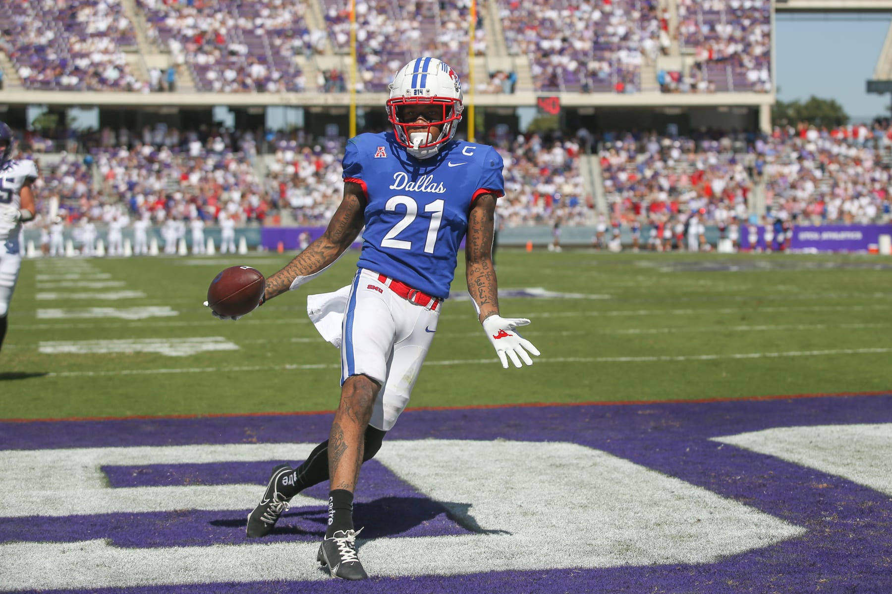 FORT WORTH, TX - SEPTEMBER 25: Southern Methodist Mustangs wide receiver Reggie Roberson Jr. (21) celebrates a touchdown during the game between SMU and TCU on September 25, 2021 at Amon G. Carter Stadium in Fort Worth, TX. (Photo by George Walker/Icon Sportswire via Getty Images)