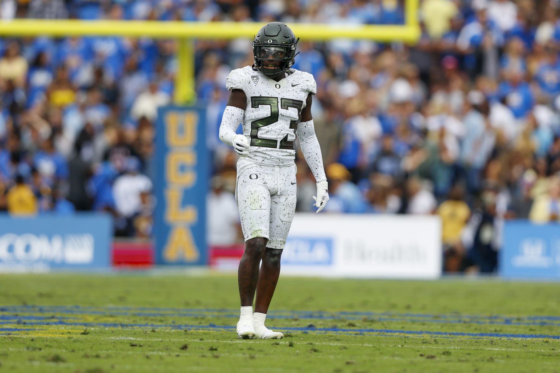 PASADENA, CA - OCTOBER 23: Oregon Ducks safety Verone McKinley III (23) during a college football game between the Oregon Ducks and the UCLA Bruins on October 23, 2021, at the Rose Bowl in Pasadena, CA. (Photo by Jordon Kelly/Icon Sportswire via Getty Images)