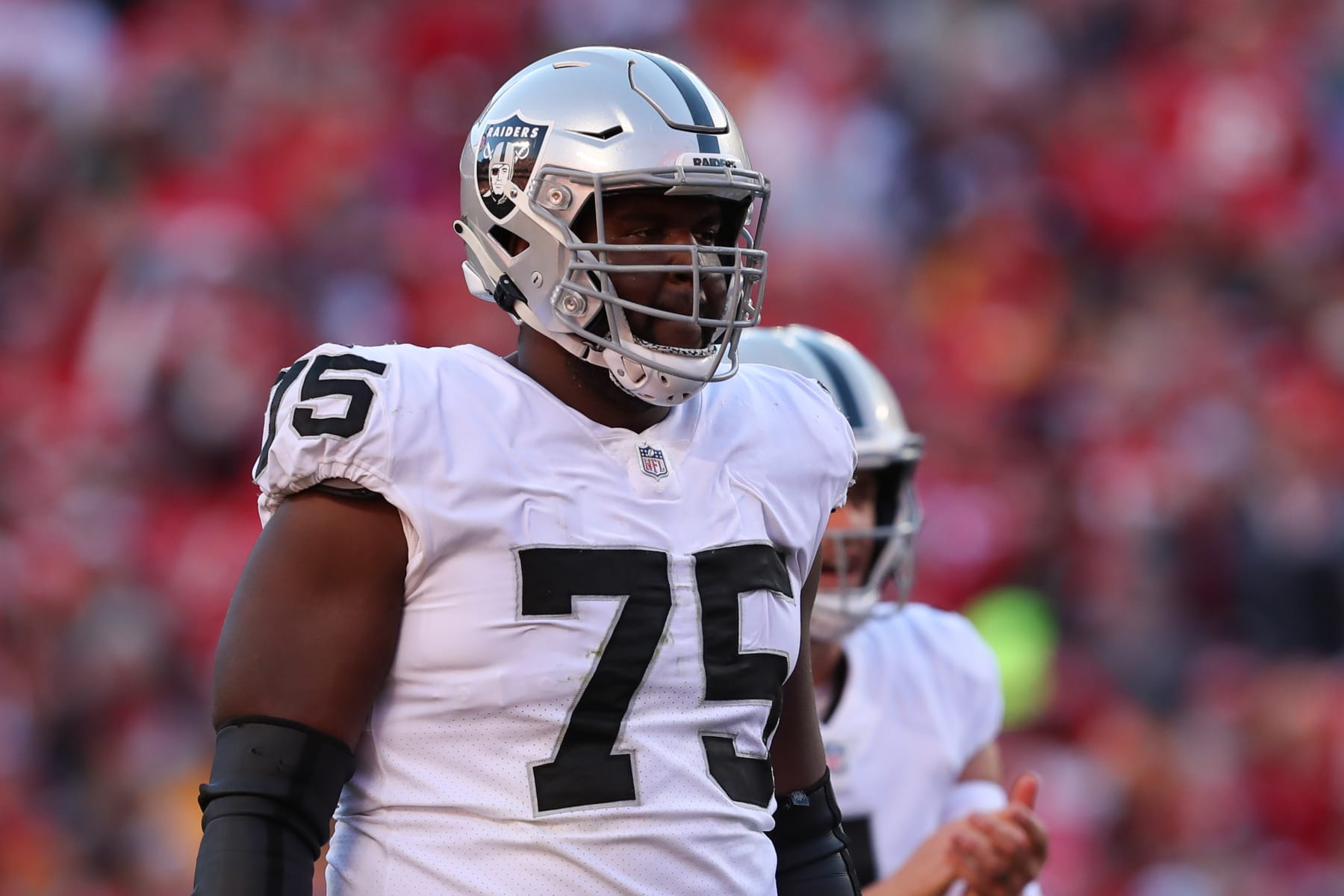 KANSAS CITY, MO - DECEMBER 12: Las Vegas Raiders offensive tackle Brandon Parker (75) during an NFL game between the Las Vegas Raiders and Kansas City Chiefs on Dec 12, 2021 at GEHA Field at Arrowhead Stadium in Kansas City, MO. (Photo by Scott Winters/Icon Sportswire via Getty Images)