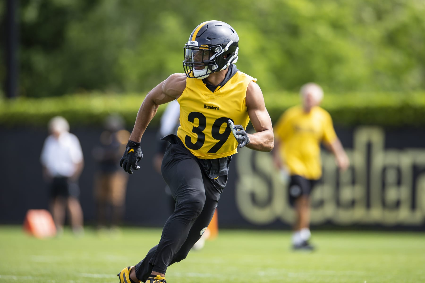 PITTSBURGH, PA - MAY 25: Pittsburgh Steelers safety Minkah Fitzpatrick (39) takes part in a drill during the team's OTA practice on May 25, 2022, at the Steelers Practice Facility in Pittsburgh, PA. (Photo by Brandon Sloter/Icon Sportswire via Getty Images)