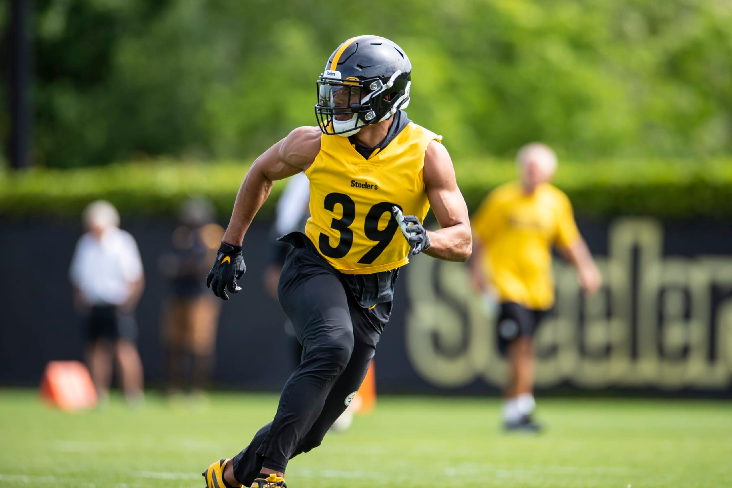 PITTSBURGH, PA - MAY 25: Pittsburgh Steelers safety Minkah Fitzpatrick (39) takes part in a drill during the team's OTA practice on May 25, 2022, at the Steelers Practice Facility in Pittsburgh, PA. (Photo by Brandon Sloter/Icon Sportswire via Getty Images)