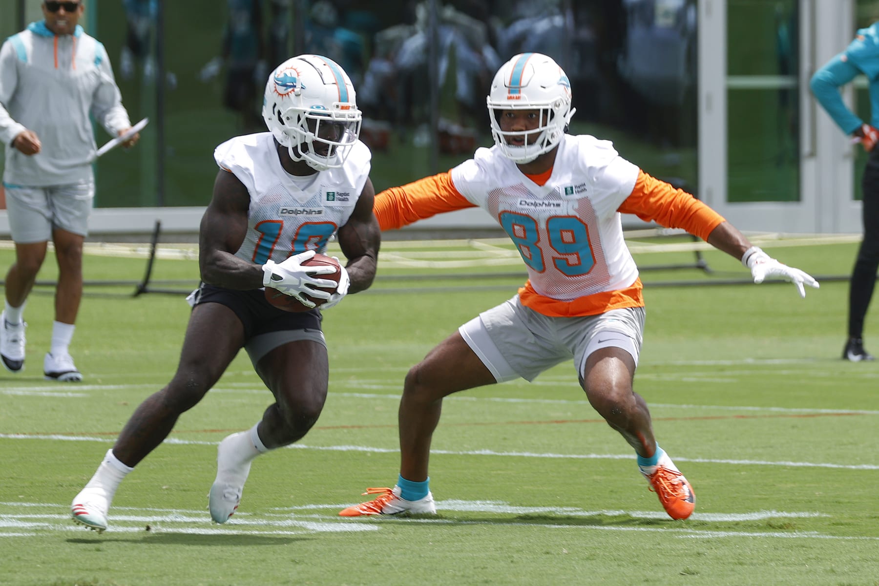MIAMI GARDENS, FL - MAY 24: Tyreek Hill #10 catches the ball in front of Cody Core #89 of the Miami Dolphins during the teams OTAs at the Baptist Health Training Complex on May 24, 2022 in Miami Gardens, Florida. (Photo by Joel Auerbach/Getty Images)