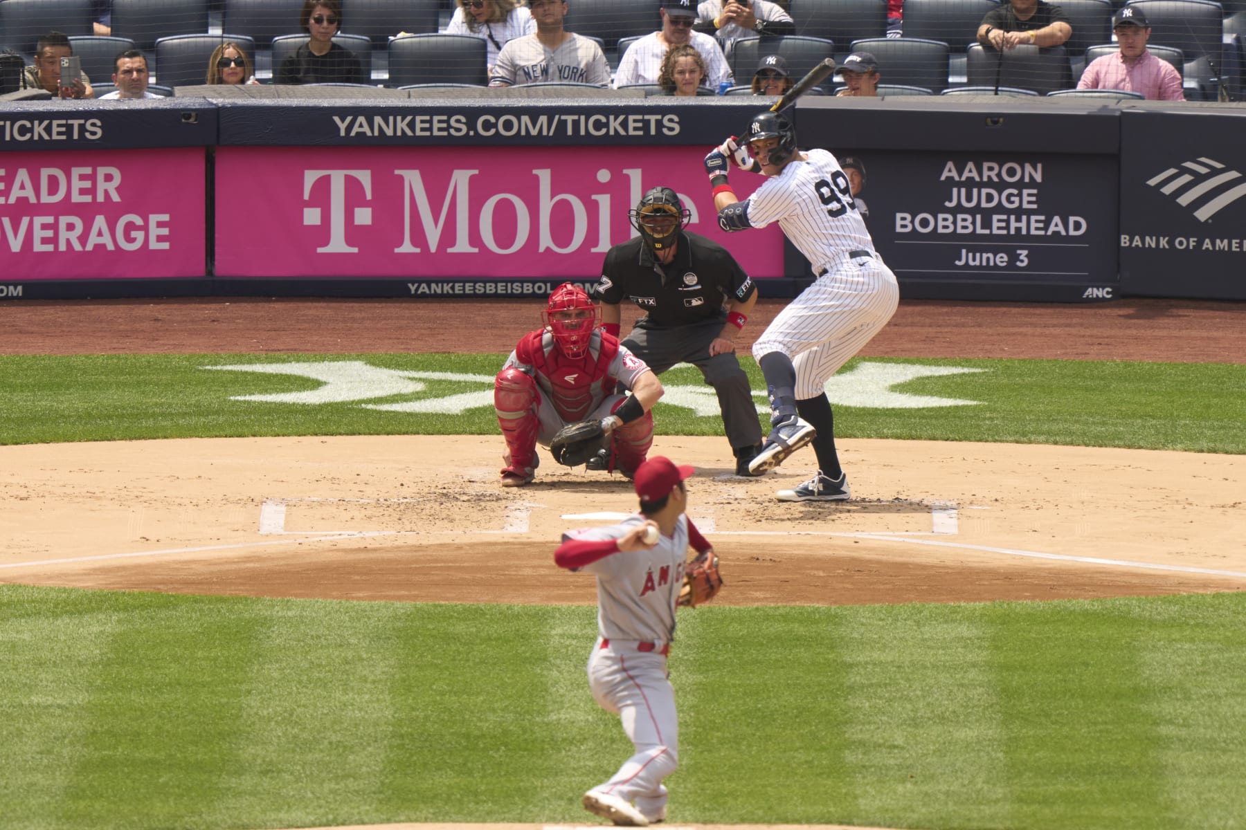 Baseball: New York Yankees Aaron Judge (99) in action, batting vs Los Angeles Angels Shohei Ohtani (17) at Yankee Stadium.
Bronx, NY 6/2/2022
CREDIT: Erick W. Rasco (Photo by Erick W. Rasco/Sports Illustrated via Getty Images)
(Set Number: X164076)