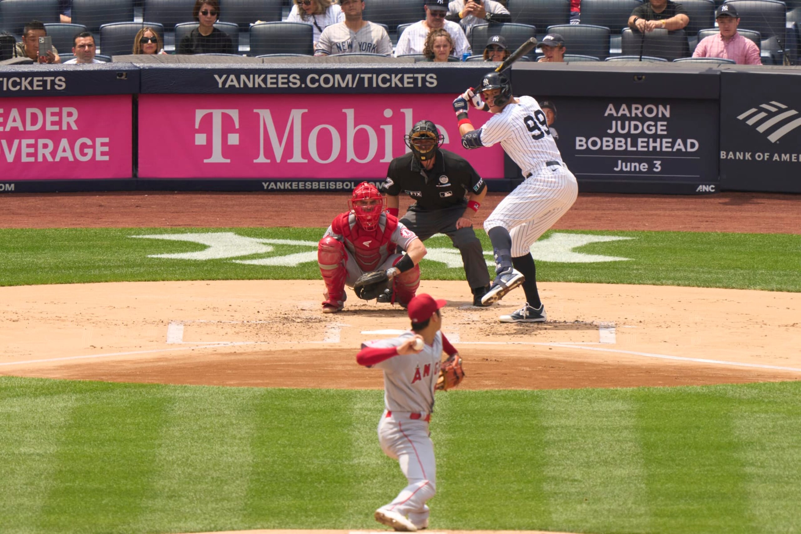 Baseball: New York Yankees Aaron Judge (99) in action, batting vs Los Angeles Angels Shohei Ohtani (17) at Yankee Stadium.
Bronx, NY 6/2/2022
CREDIT: Erick W. Rasco (Photo by Erick W. Rasco/Sports Illustrated via Getty Images)
(Set Number: X164076)