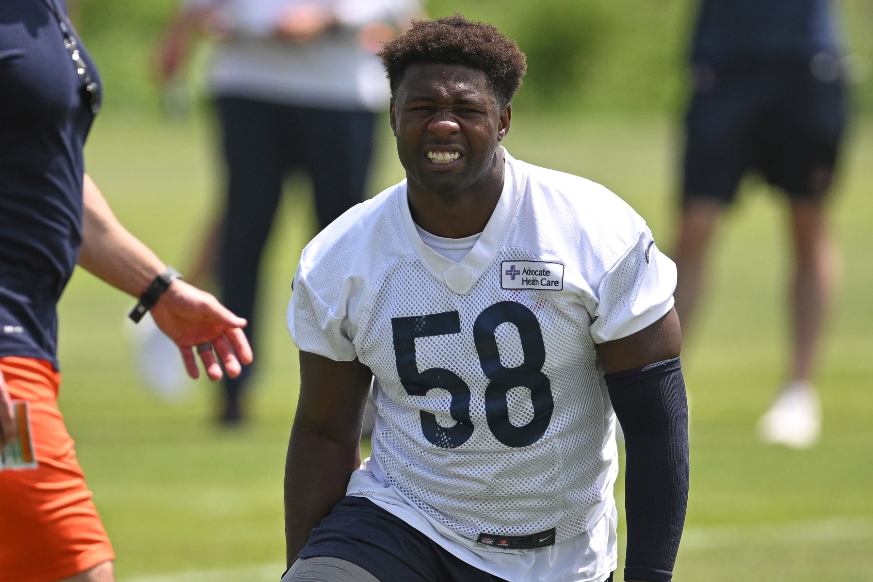 LAKE FOREST, IL - JUNE 15: Chicago Bears linebacker Roquan Smith (58) warms up during the the Chicago Bears Minicamp on June 15, 2022 at Halas Hall in Lake Forest, IL. (Photo by Robin Alam/Icon Sportswire via Getty Images)