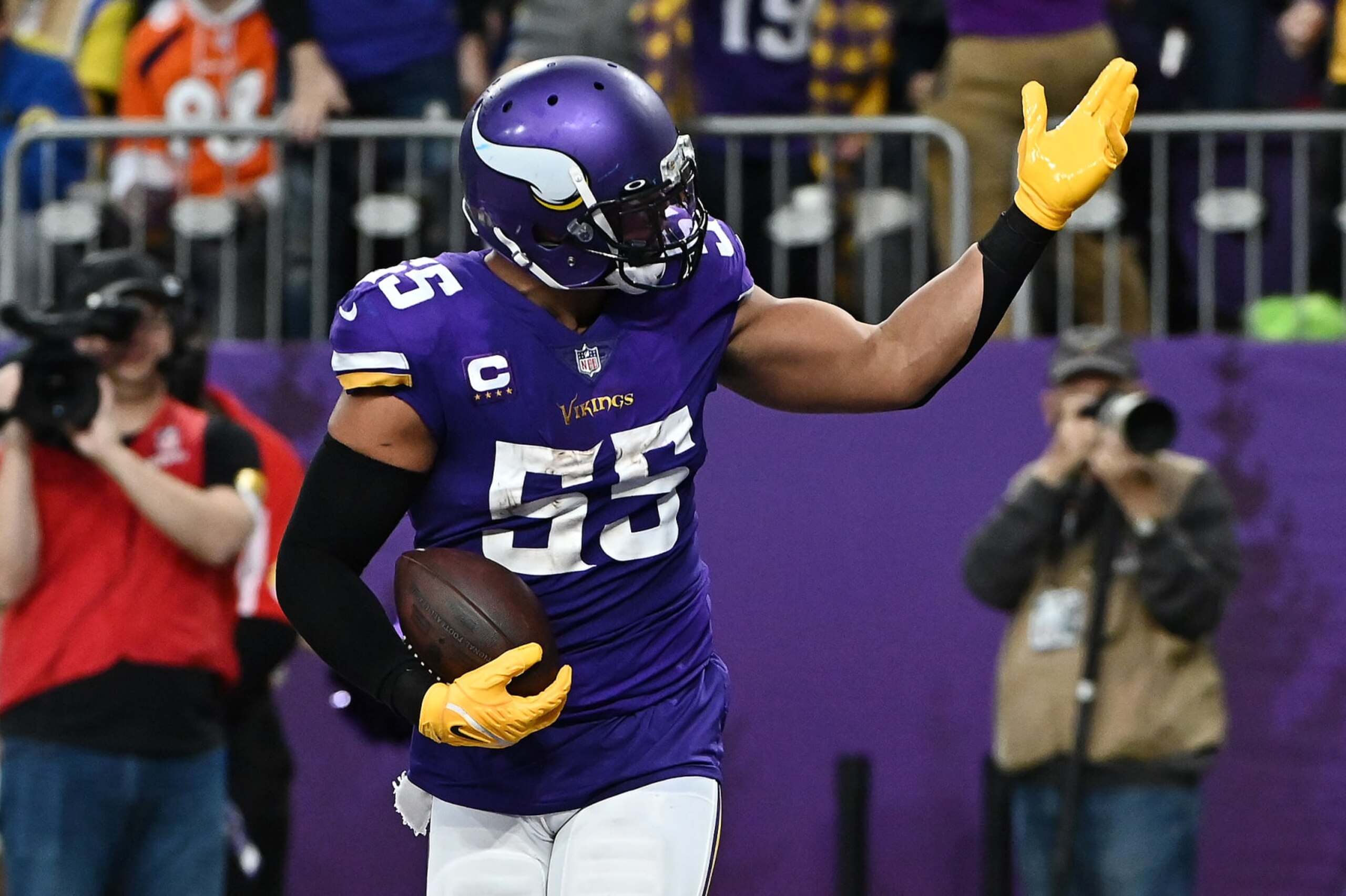 MINNEAPOLIS, MINNESOTA - DECEMBER 26: Anthony Barr #55 of the Minnesota Vikings celebrates after intercepting a pass by Matthew Stafford #9 of the Los Angeles Rams (not in photo) in the third quarter at U.S. Bank Stadium on December 26, 2021 in Minneapolis, Minnesota. (Photo by Stephen Maturen/Getty Images)