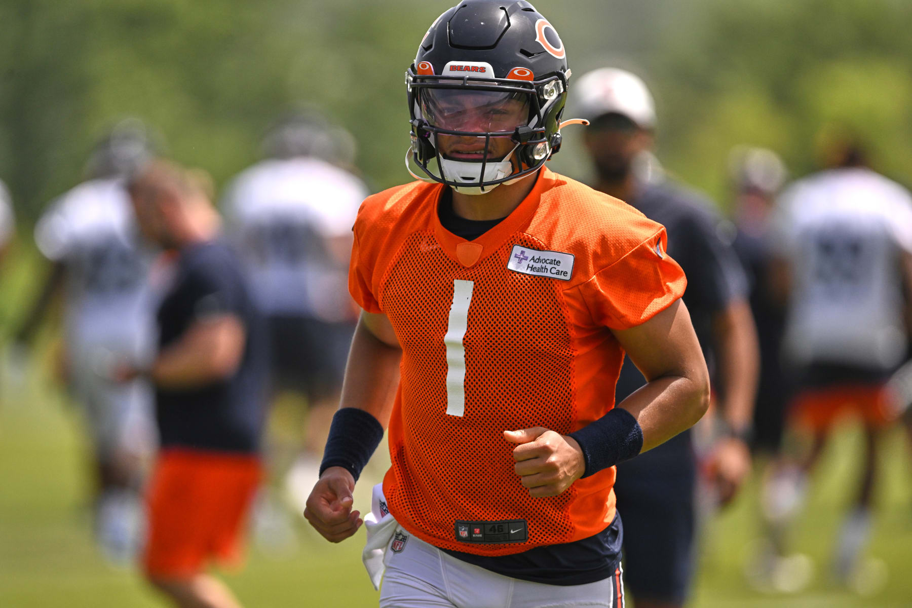 LAKE FOREST, IL - JUNE 15: Chicago Bears quarterback Justin Fields (1) warms up during the the Chicago Bears Minicamp on June 15, 2022 at Halas Hall in Lake Forest, IL. (Photo by Robin Alam/Icon Sportswire via Getty Images)