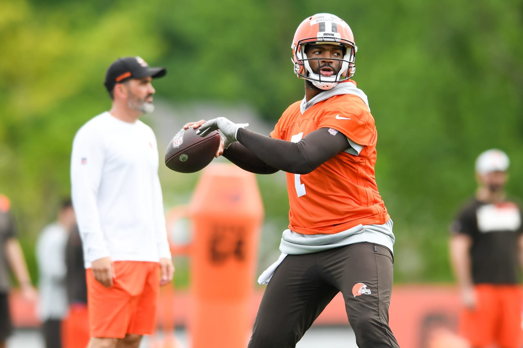 BEREA, OH - MAY 25: Jacoby Brissett #7 of the Cleveland Browns throws a pass during the Cleveland Browns OTAs at CrossCountry Mortgage Campus on May 25, 2022 in Berea, Ohio. (Photo by Nick Cammett/Diamond Images via Getty Images)