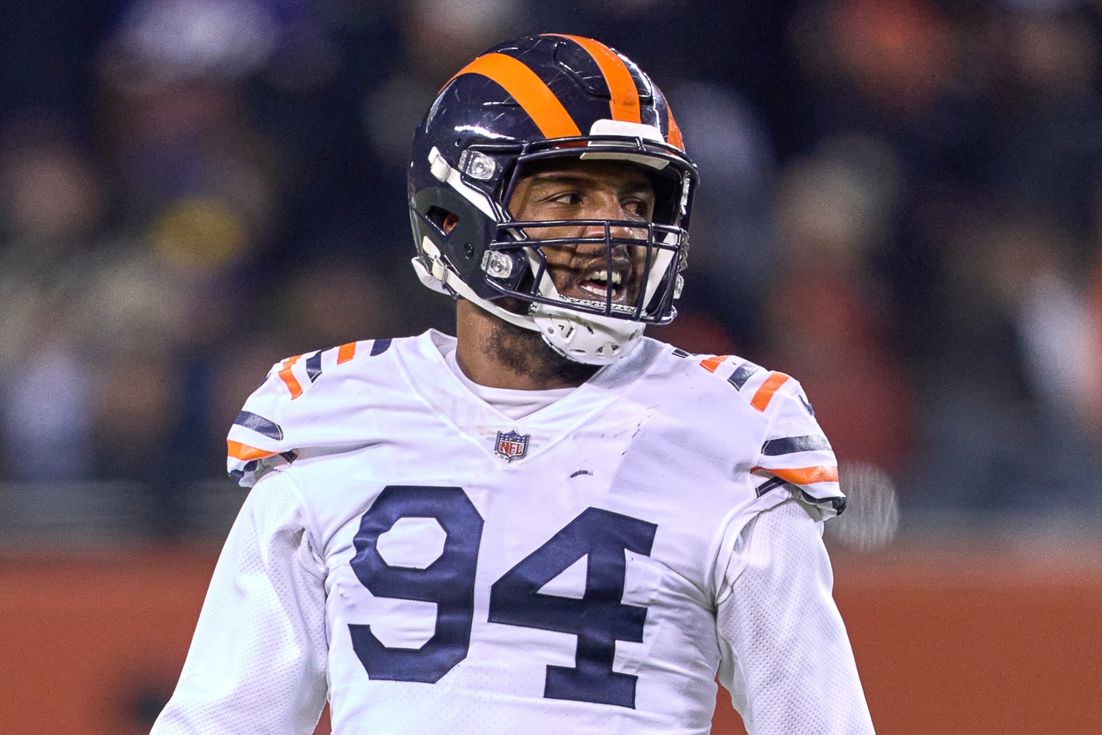 CHICAGO, IL - DECEMBER 20: Chicago Bears outside linebacker Robert Quinn (94) looks on during a game between the Chicago Bears and the Minnesota Vikings on December 20, 2021, at Soldier Field in Chicago, IL. (Photo by Robin Alam/Icon Sportswire via Getty Images) CHICAGO, IL - DECEMBER 20: Chicago Bears outside linebacker Robert Quinn (94) looks on during a game between the Chicago Bears and the Minnesota Vikings on December 20, 2021, at Soldier Field in Chicago, IL. (Photo by Robin Alam/Icon Sportswire via Getty Images)