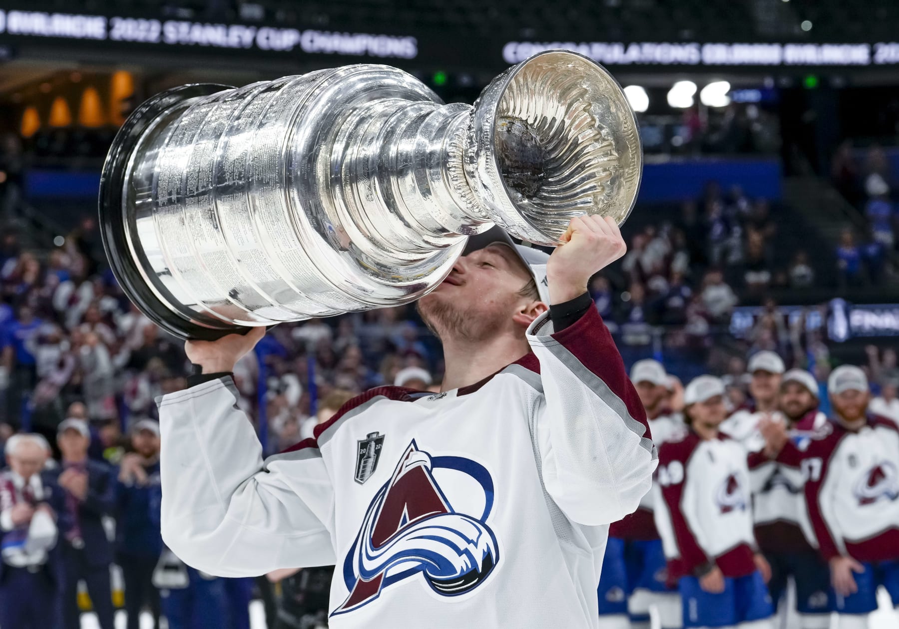 TAMPA, FL - JUNE 26: Conn Smythe winner Colorado Avalanche defenseman Cale Makar (8)  hoisting the Stanley Cup during the NHL Hockey Stanley Cup Finals Game six between Tampa Bay Lightning and the Colorado Avalanche on June 26th, 2022 at Amalie Arena in Tampa Florida (Photo by Andrew Bershaw /Icon_Sportswire)