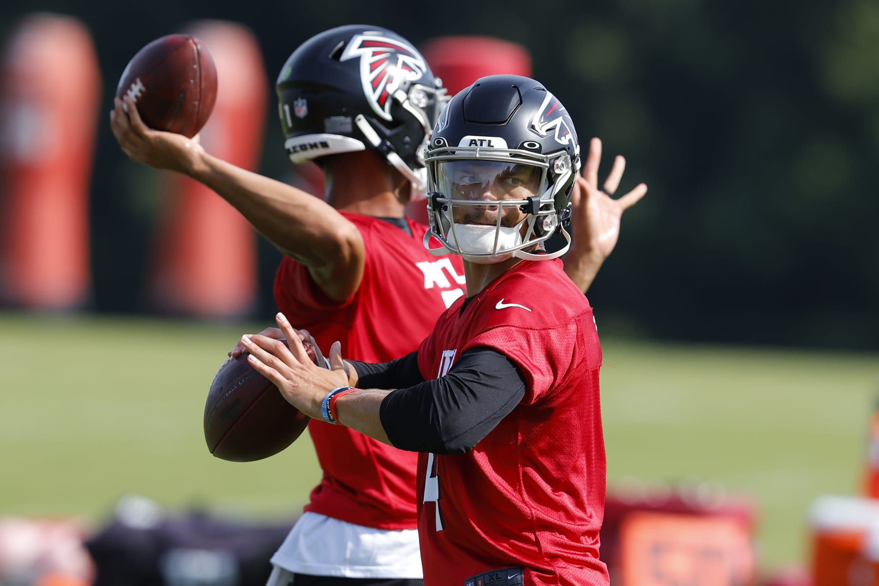 FLOWERY BRANCH, GA - JULY 27: Desmond Ridder #4 of Atlanta Falcons passes during a training camp practice on July 27, 2022 in Flowery Branch, Georgia. (Photo by Todd Kirkland/Getty Images)