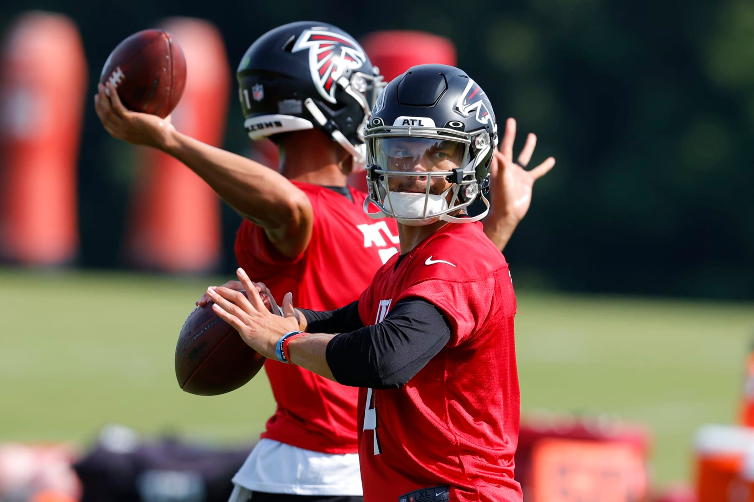 FLOWERY BRANCH, GA - JULY 27: Desmond Ridder #4 of Atlanta Falcons passes during a training camp practice on July 27, 2022 in Flowery Branch, Georgia. (Photo by Todd Kirkland/Getty Images)