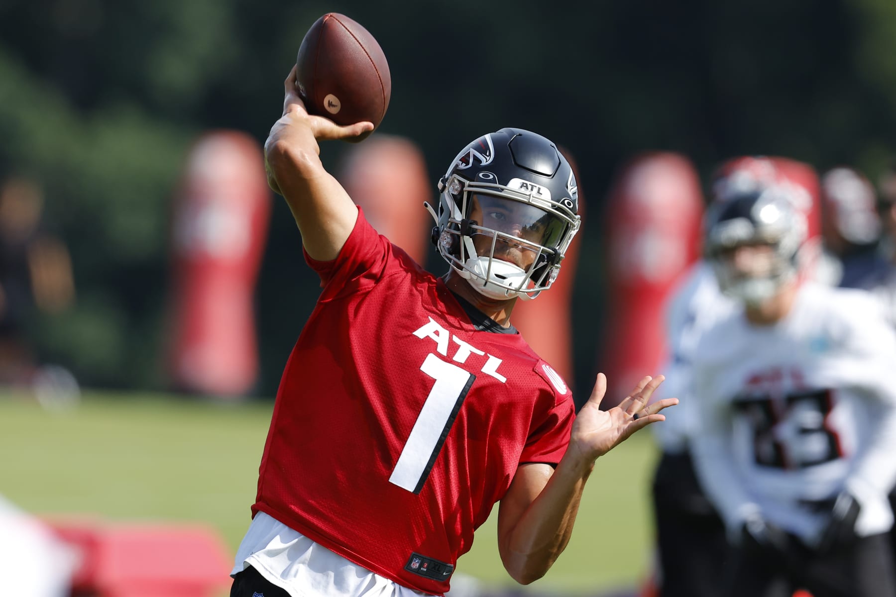 FLOWERY BRANCH, GA - JULY 27: Marcus Mariota #1 of Atlanta Falcons passes during a training camp practice on July 27, 2022 in Flowery Branch, Georgia. (Photo by Todd Kirkland/Getty Images)