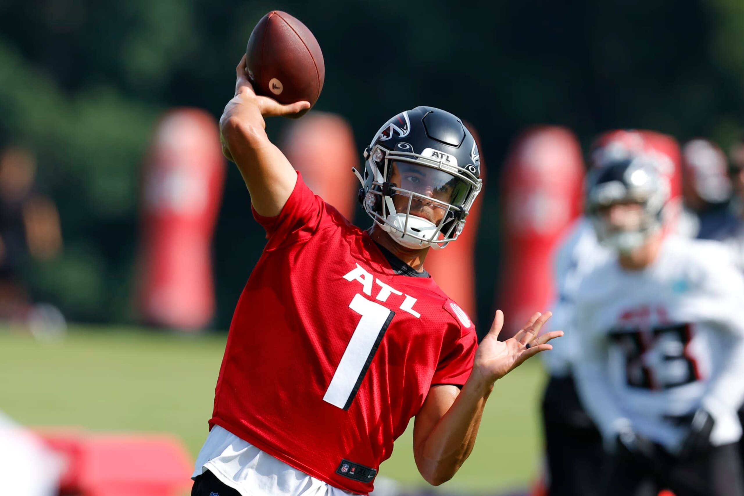 FLOWERY BRANCH, GA - JULY 27: Marcus Mariota #1 of Atlanta Falcons passes during a training camp practice on July 27, 2022 in Flowery Branch, Georgia. (Photo by Todd Kirkland/Getty Images)