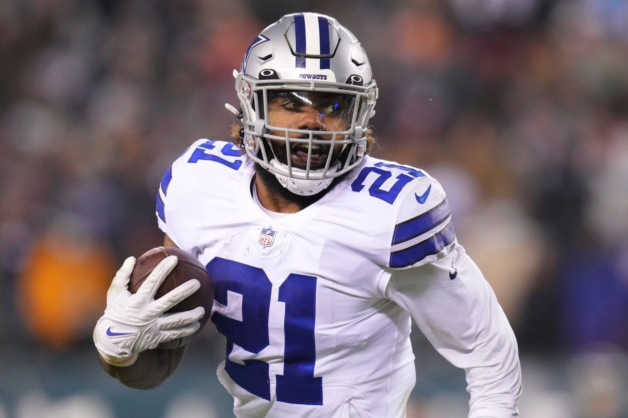 PHILADELPHIA, PA - JANUARY 08: Ezekiel Elliott #21 of the Dallas Cowboys runs the ball against the Philadelphia Eagles at Lincoln Financial Field on January 8, 2022 in Philadelphia, Pennsylvania. (Photo by Mitchell Leff/Getty Images)