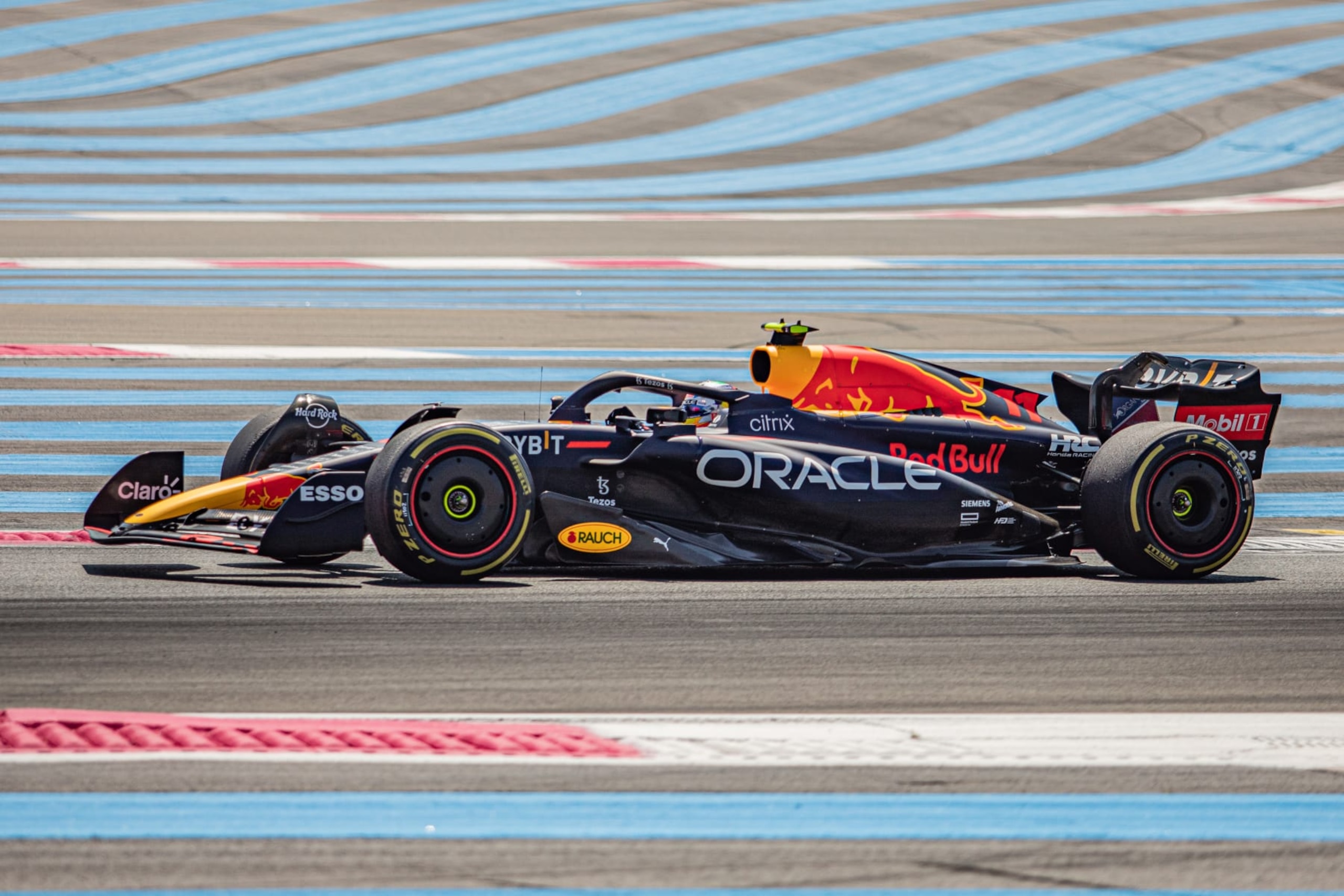 Le pilote Sergio Perez (Red Bull) lors du Grand Prix de France sur le circuit Paul Ricard le 24 juillet 2022 au Castellet. (Photo by Victor LOCHON/Gamma-Rapho via Getty Images)