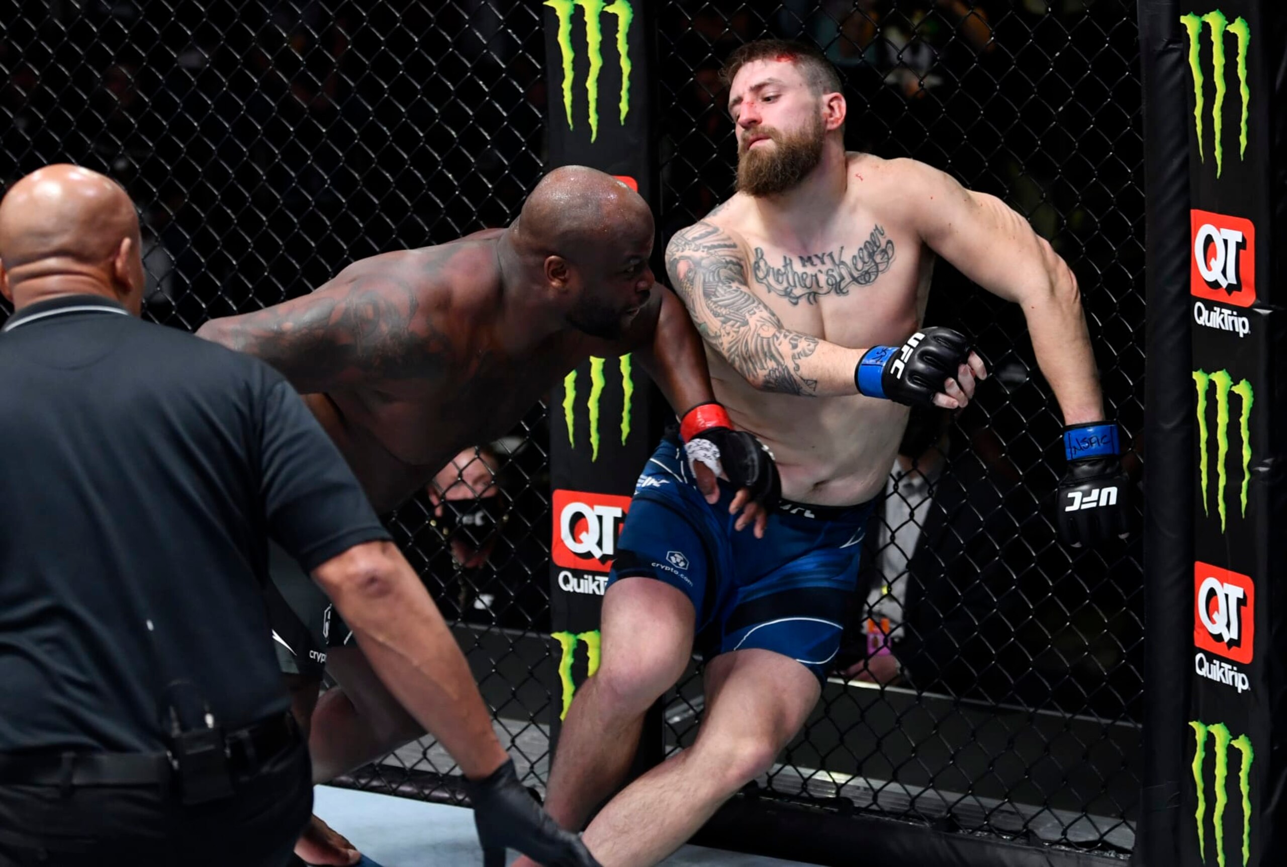 LAS VEGAS, NEVADA - DECEMBER 18: (L-R) Derrick Lewis knocks out Chris Daukaus in their heavyweight fight during the UFC Fight Night event at UFC APEX on December 18, 2021 in Las Vegas, Nevada. (Photo by Jeff Bottari/Zuffa LLC) LAS VEGAS, NEVADA - DECEMBER 18: (L-R) Derrick Lewis knocks out Chris Daukaus in their heavyweight fight during the UFC Fight Night event at UFC APEX on December 18, 2021 in Las Vegas, Nevada. (Photo by Jeff Bottari/Zuffa LLC)