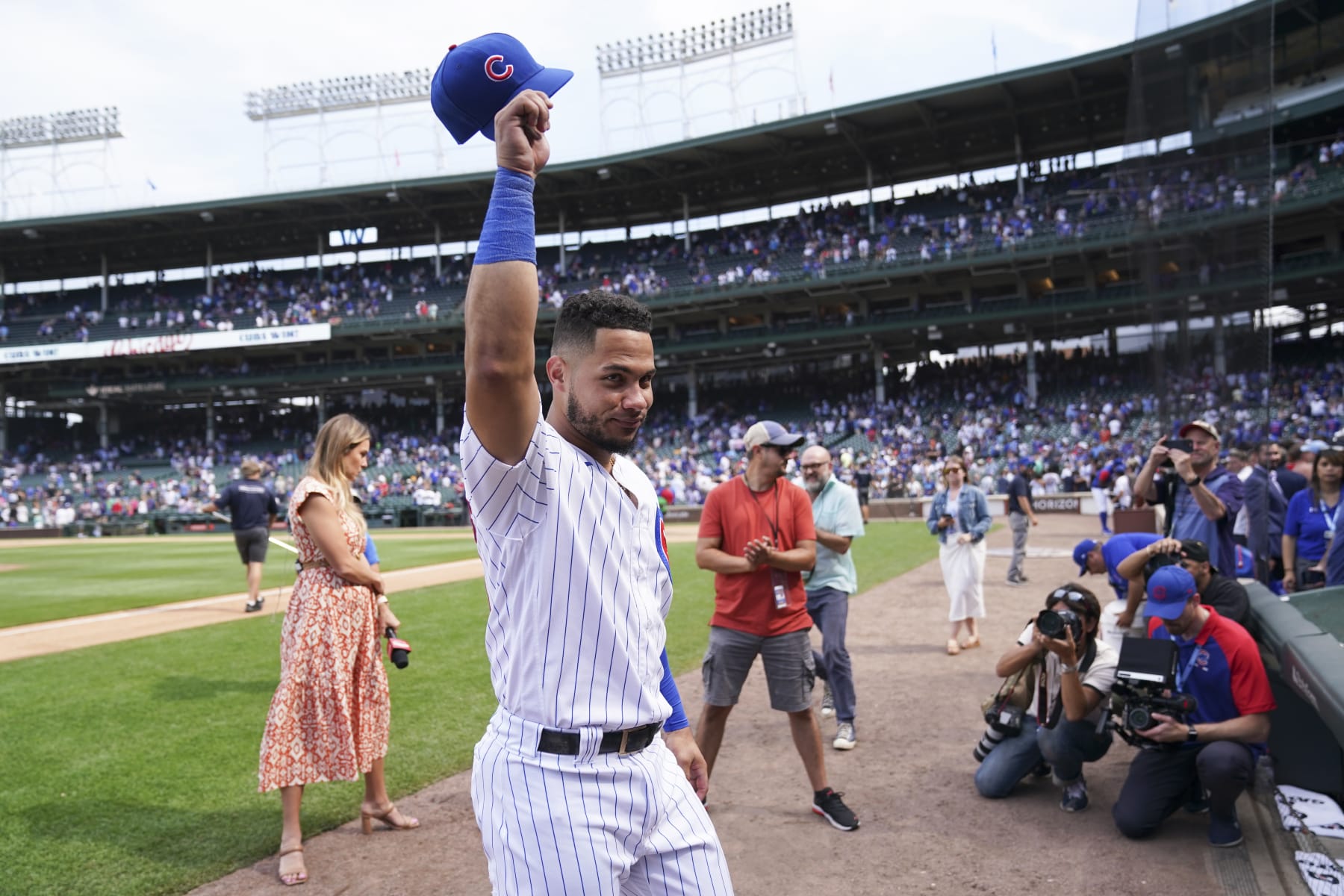 CHICAGO, ILLINOIS - JULY 26: Willson Contreras #40 of the Chicago Cubs waves as he heads to the clubhouse following his team's win over the Pittsburgh Pirates at Wrigley Field on July 26, 2022 in Chicago, Illinois.The Cubs defeated the Pirates 4-2. (Photo by Nuccio DiNuzzo/Getty Images)
