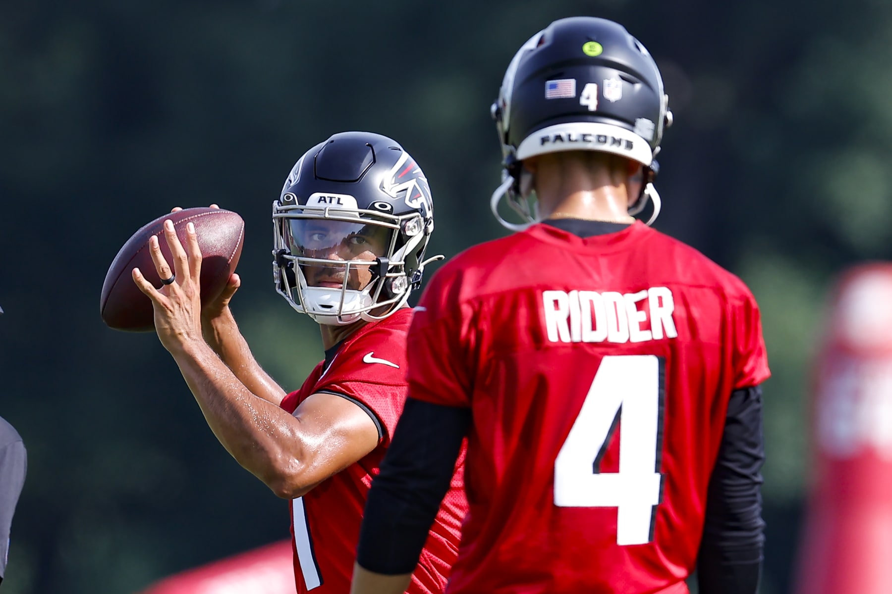 FLOWERY BRANCH, GA - JULY 27: Marcus Mariota #1 of Atlanta Falcons runs through a drill with Desmond Ridder #4 during a training camp practice on July 27, 2022 in Flowery Branch, Georgia. (Photo by Todd Kirkland/Getty Images)