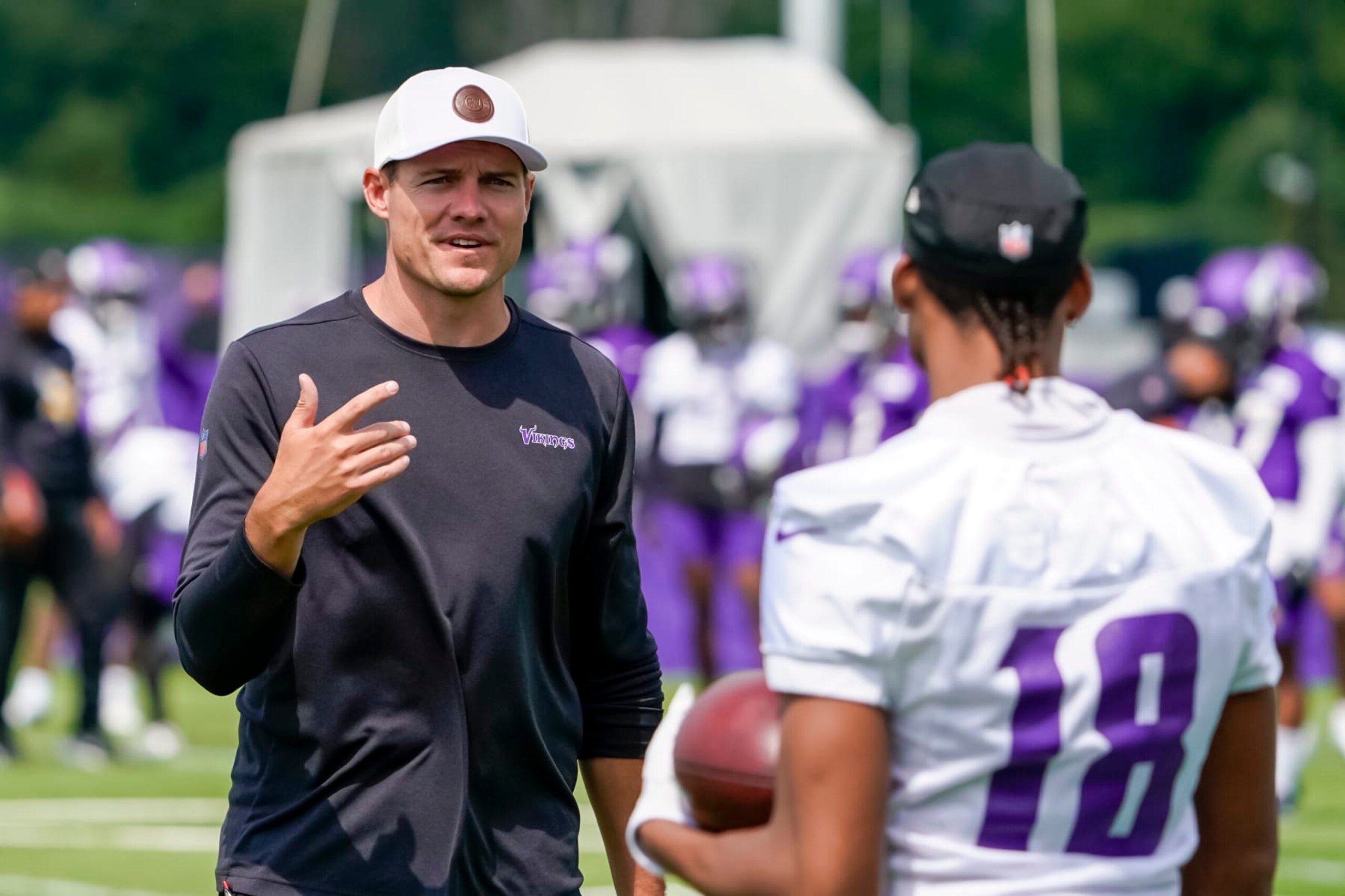 EAGAN, MN - JULY 27: Minnesota Vikings head coach Kevin O'Connell chats with Minnesota Vikings wide receiver Justin Jefferson (18) during the first day of Minnesota Vikings Training Camp at TCO Performance Center on July 27, 2022 in Eagan, Minnesota.(Photo by Nick Wosika/Icon Sportswire via Getty Images) EAGAN, MN - JULY 27: Minnesota Vikings head coach Kevin O'Connell chats with Minnesota Vikings wide receiver Justin Jefferson (18) during the first day of Minnesota Vikings Training Camp at TCO Performance Center on July 27, 2022 in Eagan, Minnesota.(Photo by Nick Wosika/Icon Sportswire via Getty Images)