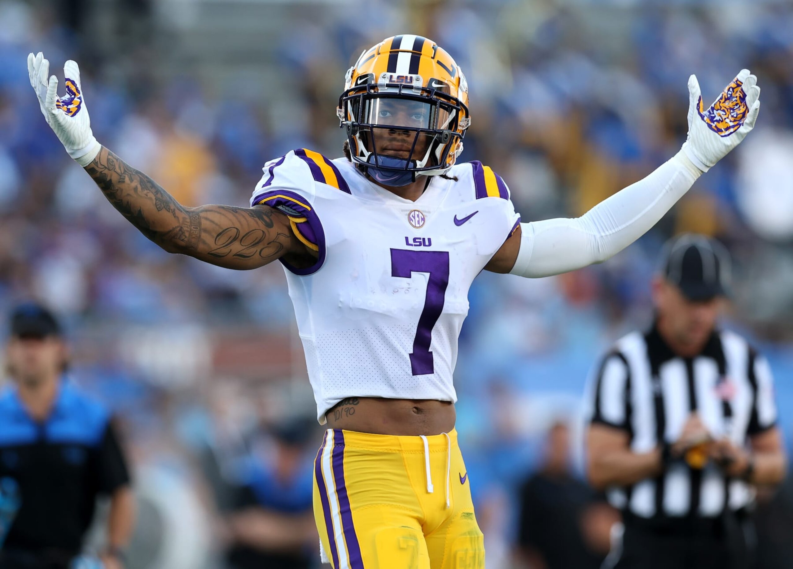 PASADENA, CALIFORNIA - SEPTEMBER 04: Derek Stingley Jr. #7 of the LSU Tigers reacts against the UCLA Bruins in the first quarter at Rose Bowl on September 04, 2021 in Pasadena, California. (Photo by Ronald Martinez/Getty Images) PASADENA, CALIFORNIA - SEPTEMBER 04: Derek Stingley Jr. #7 of the LSU Tigers reacts against the UCLA Bruins in the first quarter at Rose Bowl on September 04, 2021 in Pasadena, California. (Photo by Ronald Martinez/Getty Images)