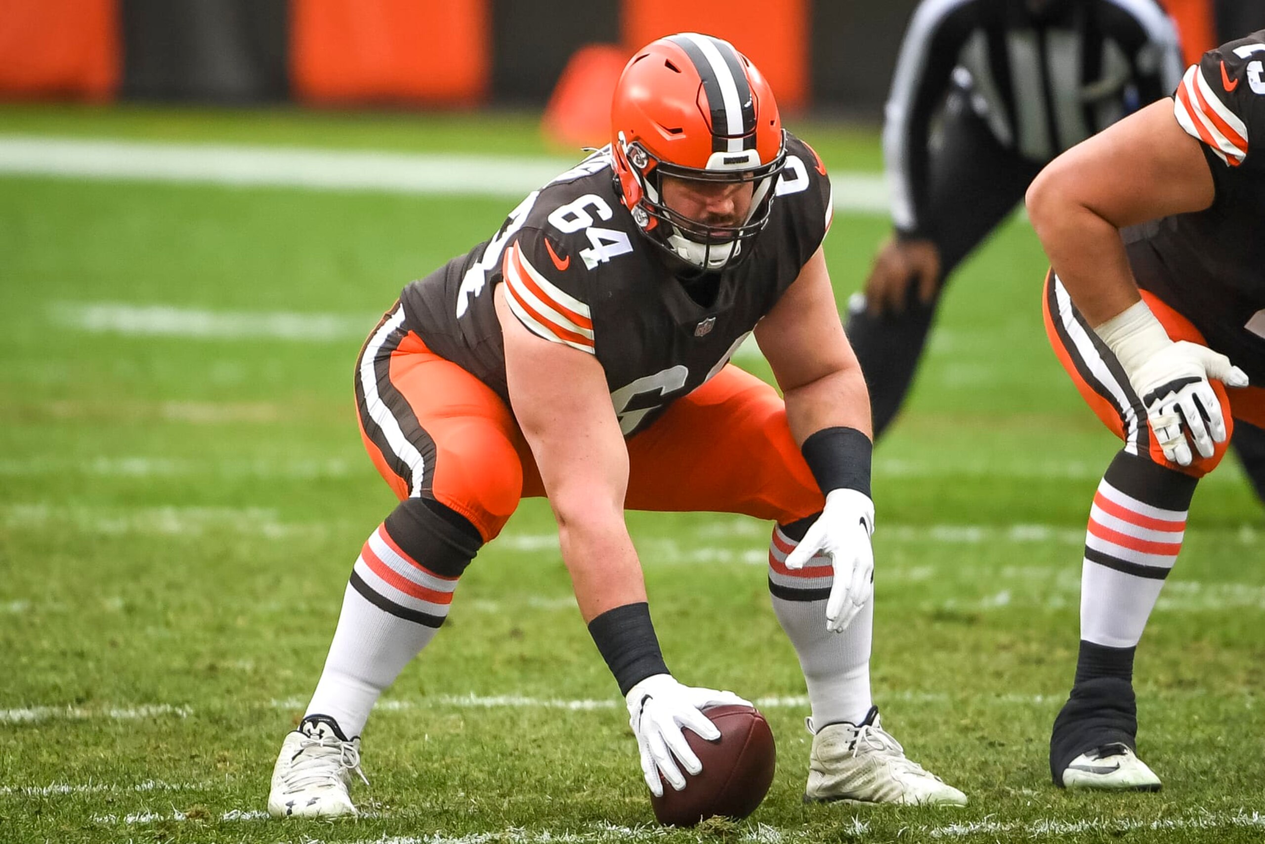 CLEVELAND, OHIO - JANUARY 03: JC Tretter #64 of the Cleveland Browns goes to hike the ball during the second quarter against the Pittsburgh Steelers at FirstEnergy Stadium on January 03, 2021 in Cleveland, Ohio. (Photo by Nic Antaya/Getty Images)