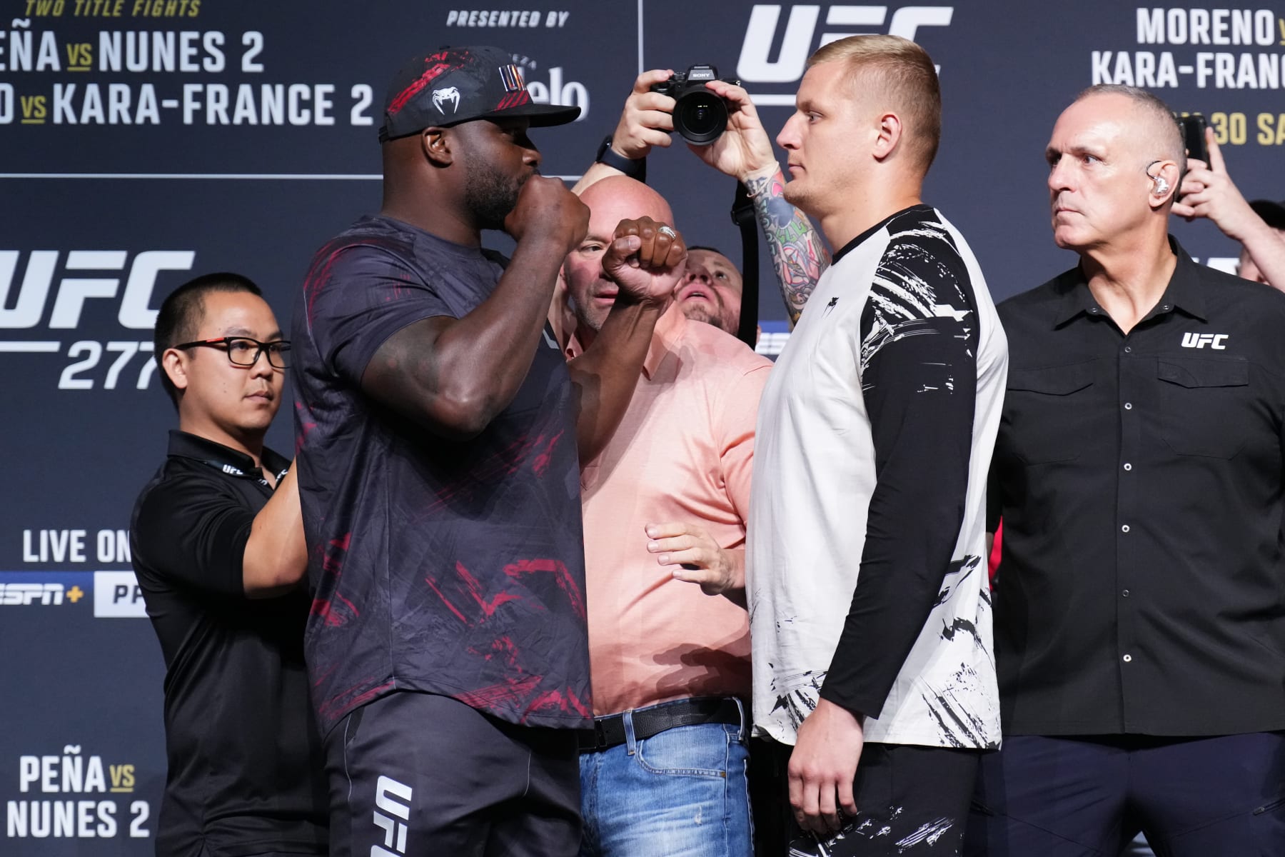 DALLAS, TEXAS - JULY 28: (L-R) Derrick Lewis and Sergei Pavlovich of Russia face off during the UFC 277 press conference at American Airlines Center on July 28, 2022 in Dallas, Texas. (Photo by Josh Hedges/Zuffa LLC) DALLAS, TEXAS - JULY 28: (L-R) Derrick Lewis and Sergei Pavlovich of Russia face off during the UFC 277 press conference at American Airlines Center on July 28, 2022 in Dallas, Texas. (Photo by Josh Hedges/Zuffa LLC)
