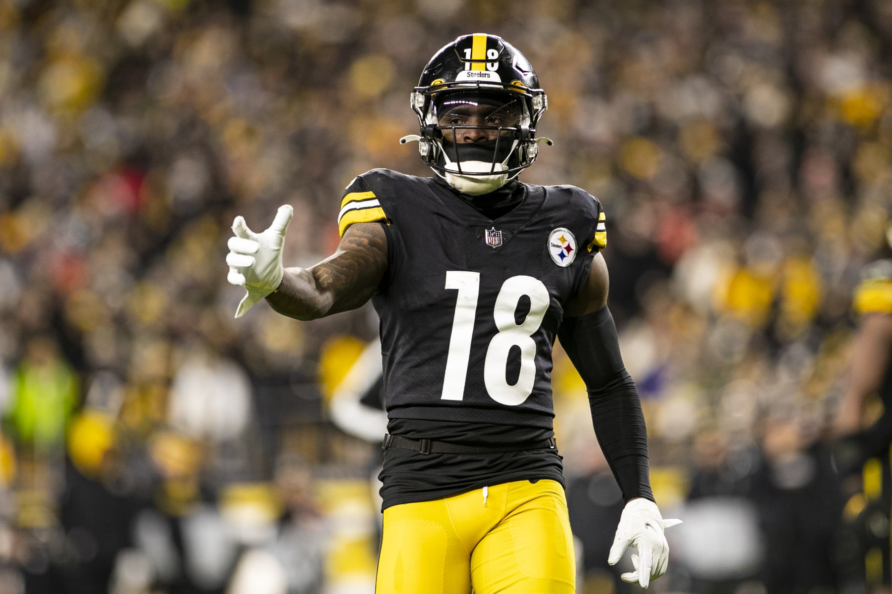 PITTSBURGH, PA - JANUARY 03: Pittsburgh Steelers wide receiver Diontae Johnson (18) looks on during the game against the Cleveland Browns and the Pittsburgh Steelers on January 03, 2022 at Heinz Field in Pittsburgh, PA. (Photo by Mark Alberti/Icon Sportswire via Getty Images) PITTSBURGH, PA - JANUARY 03: Pittsburgh Steelers wide receiver Diontae Johnson (18) looks on during the game against the Cleveland Browns and the Pittsburgh Steelers on January 03, 2022 at Heinz Field in Pittsburgh, PA. (Photo by Mark Alberti/Icon Sportswire via Getty Images)