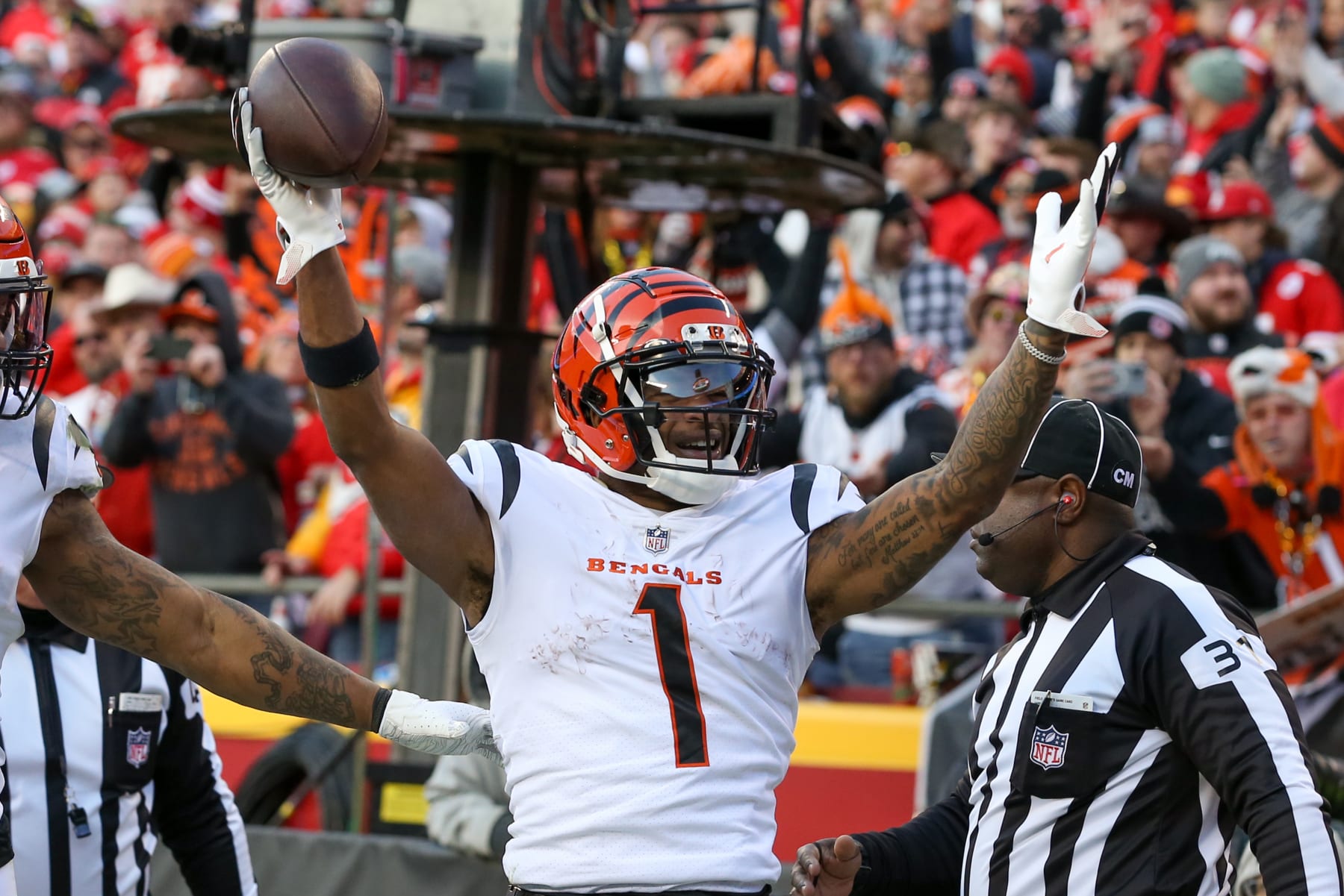KANSAS CITY, MO - JANUARY 30: Cincinnati Bengals wide receiver Ja'Marr Chase (1) celebrates after making a 2-yard touchdown reception in the third quarter of the AFC Championship game between the Cincinnati Bengals and Kansas City Chiefs on Jan 30, 2022 at GEHA Field at Arrowhead Stadium in Kansas City, MO. (Photo by Scott Winters/Icon Sportswire via Getty Images)