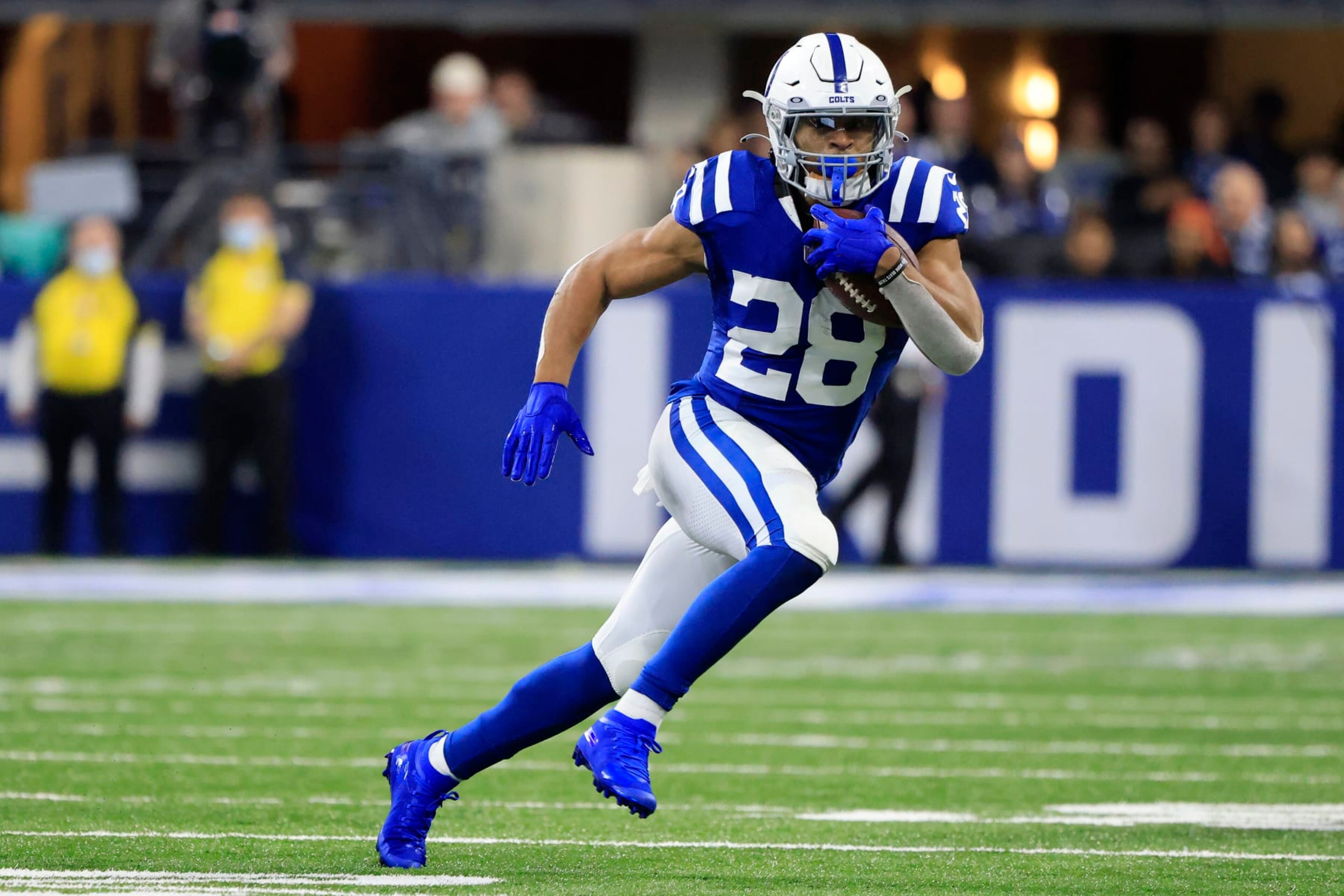 INDIANAPOLIS, INDIANA - JANUARY 02: Jonathan Taylor #28 of the Indianapolis Colts runs the ball in the game against the Las Vegas Raiders at Lucas Oil Stadium on January 02, 2022 in Indianapolis, Indiana. (Photo by Justin Casterline/Getty Images) INDIANAPOLIS, INDIANA - JANUARY 02: Jonathan Taylor #28 of the Indianapolis Colts runs the ball in the game against the Las Vegas Raiders at Lucas Oil Stadium on January 02, 2022 in Indianapolis, Indiana. (Photo by Justin Casterline/Getty Images)