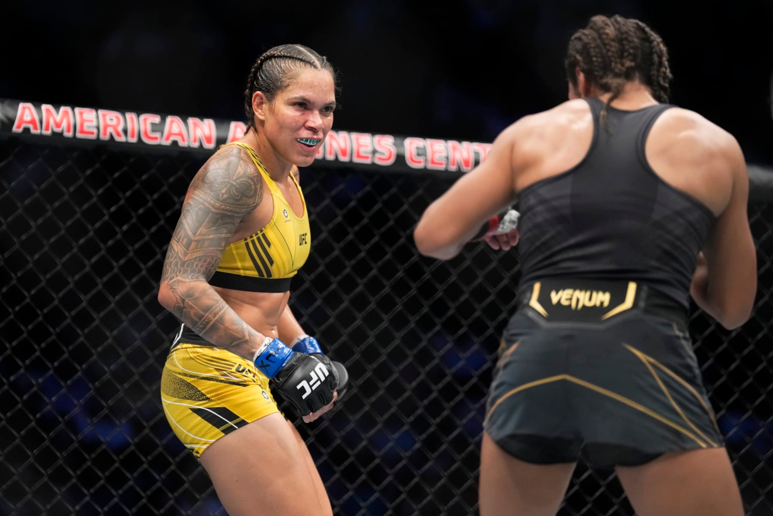 DALLAS, TEXAS - JULY 30: (L-R) Amanda Nunes of Brazil faces Julianna Pena in their UFC bantamweight championship fight during the UFC 277 event at American Airlines Center on July 30, 2022 in Dallas, Texas. (Photo by Chris Unger/Zuffa LLC)