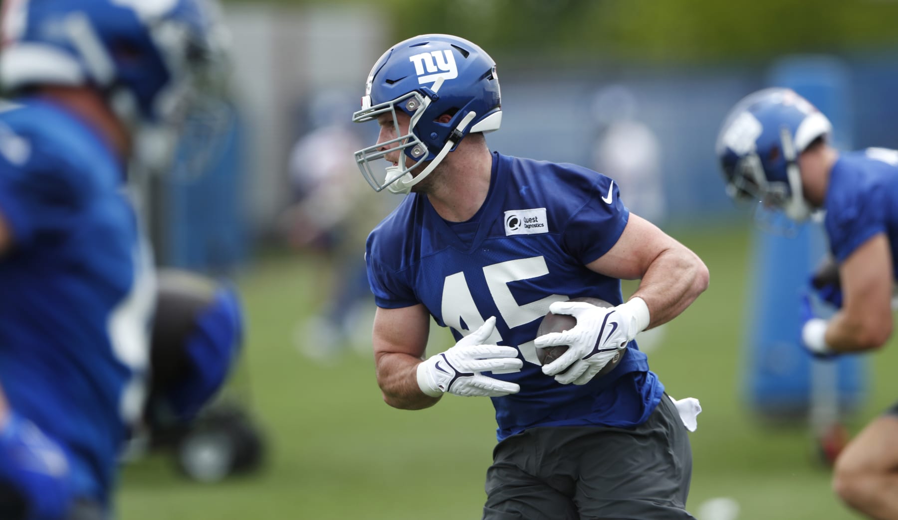 New York Giants tight end Daniel Bellinger (45) participates in drills at the NFL football team's rookie minicamp in East Rutherford, N.J., Friday, May 13, 2022. (AP Photo/Noah K. Murray)