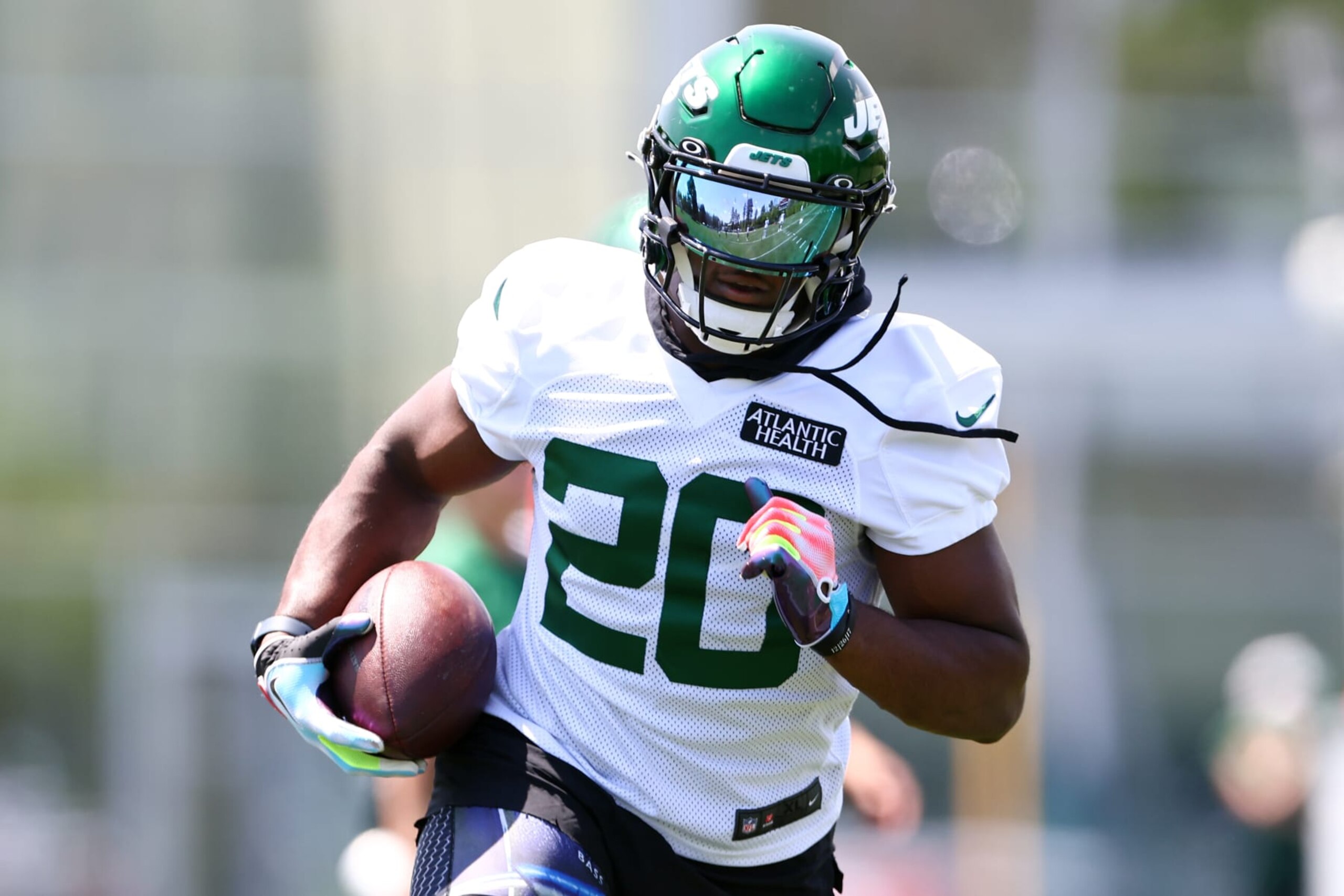FLORHAM PARK, NJ - JUNE 15: Running Back Breece Hall #20 of the New York Jets runs a play during New York Jets mandatory minicamp at Atlantic Health Jets Training Center on June 15, 2022 in Florham Park, New Jersey. (Photo by Rich Schultz/Getty Images)
