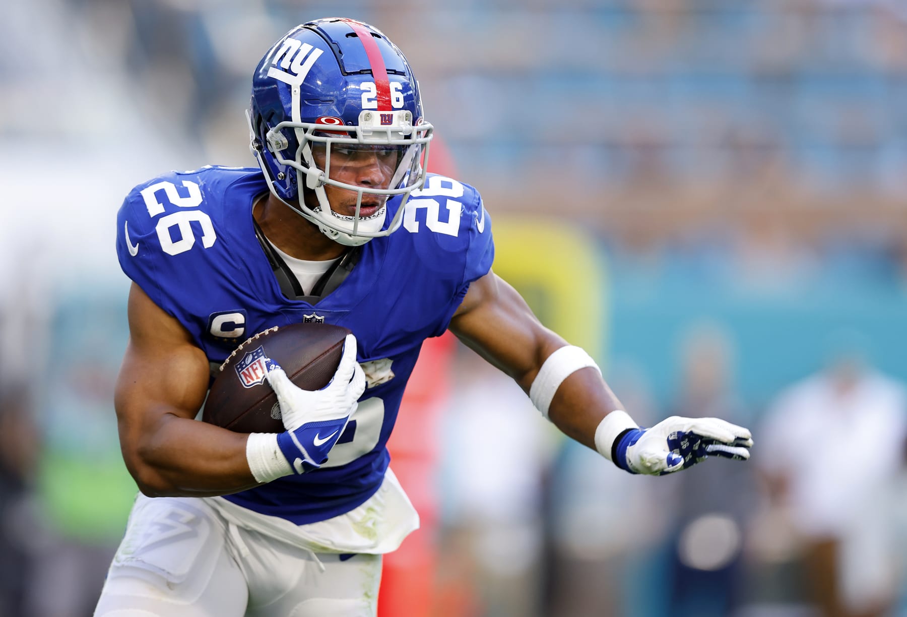 MIAMI GARDENS, FLORIDA - DECEMBER 05: Saquon Barkley #26 of the New York Giants runs with the ball after the catch against the Miami Dolphins in the third quarter at Hard Rock Stadium on December 05, 2021 in Miami Gardens, Florida. (Photo by Michael Reaves/Getty Images)