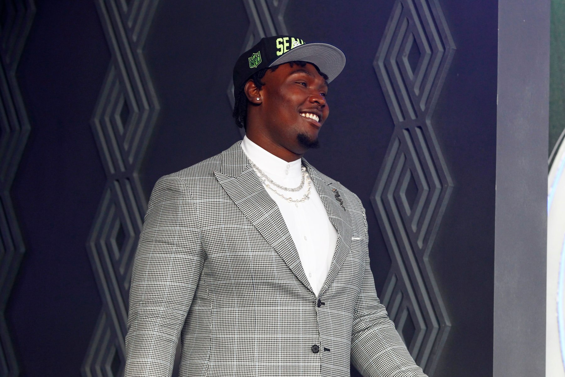 LAS VEGAS, NV - APRIL 28: Charles Cross, Mississippi State is selected as the number nine pick by the Seattle Seahawks during the NFL Draft on April 28, 2022 in Las Vegas, Nevada. (Photo by Jeff Speer/Icon Sportswire via Getty Images)
