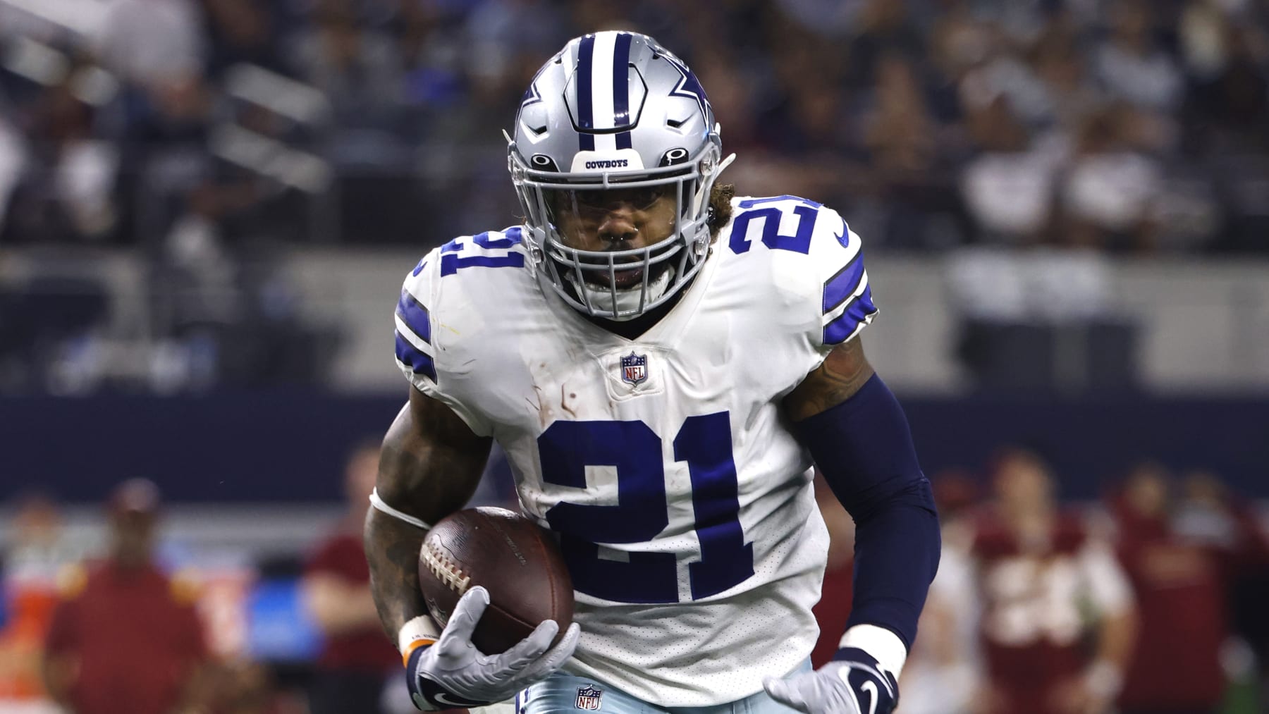 Dallas Cowboys running back Ezekiel Elliott (21) runs for a touchdown against the Washington Football Team in an NFL football game in Arlington, Texas, Sunday, Dec. 26, 2021. (AP Photo/Ron Jenkins)