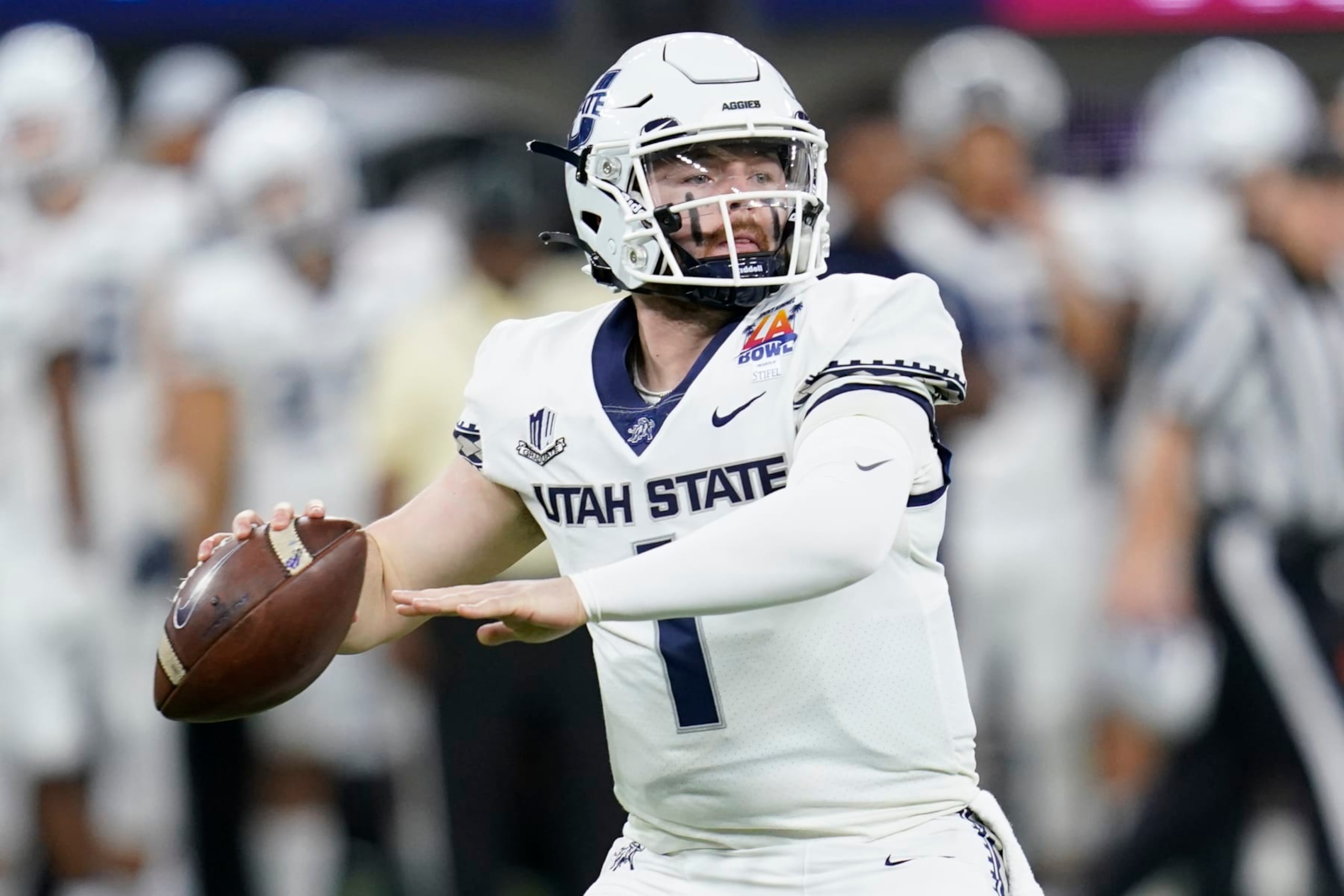 Utah State quarterback Logan Bonner (1) looks to throw during the first half of the LA Bowl NCAA college football game against Oregon State in Inglewood, Calif., Saturday, Dec. 18, 2021. (AP Photo/Ashley Landis)
