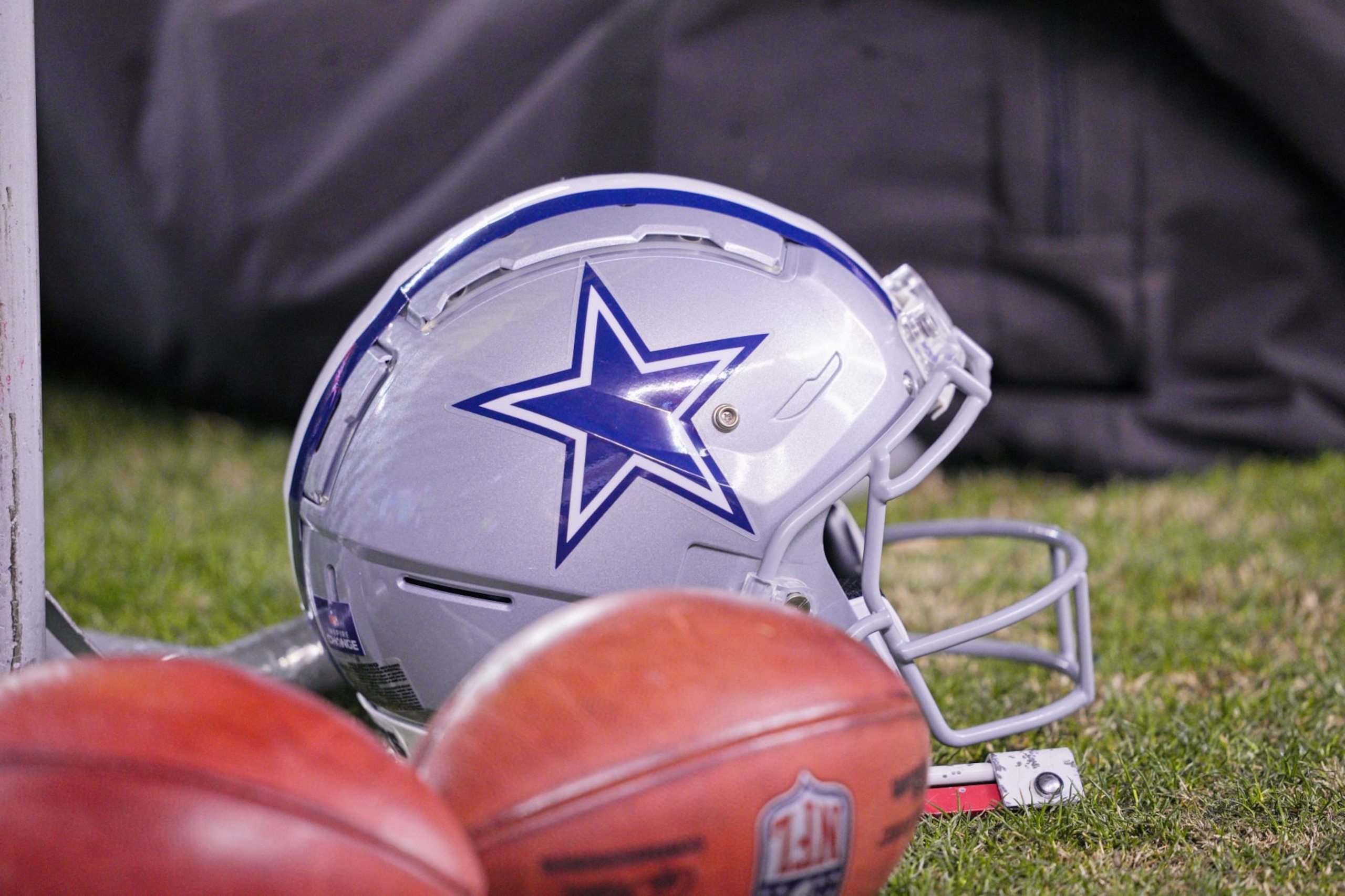 PHILADELPHIA, PA - JANUARY 09: Dallas Cowboys helmet sits on the field during the game between the Dallas Cowboys and the Philadelphia Eagles on January 8, 2022 at Lincoln Financial Field in Philadelphia, PA. (Photo by Andy Lewis/Icon Sportswire via Getty Images) PHILADELPHIA, PA - JANUARY 09: Dallas Cowboys helmet sits on the field during the game between the Dallas Cowboys and the Philadelphia Eagles on January 8, 2022 at Lincoln Financial Field in Philadelphia, PA. (Photo by Andy Lewis/Icon Sportswire via Getty Images)