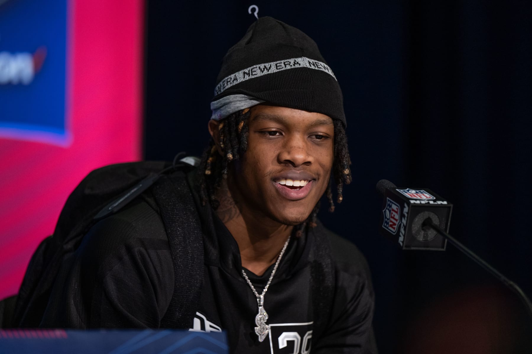 INDIANAPOLIS, IN - MARCH 02: Alabama wide receiver Jameson Williams answers questions from the media during the NFL Scouting Combine on March 2, 2022, at the Indiana Convention Center in Indianapolis, IN. (Photo by Zach Bolinger/Icon Sportswire via Getty Images)