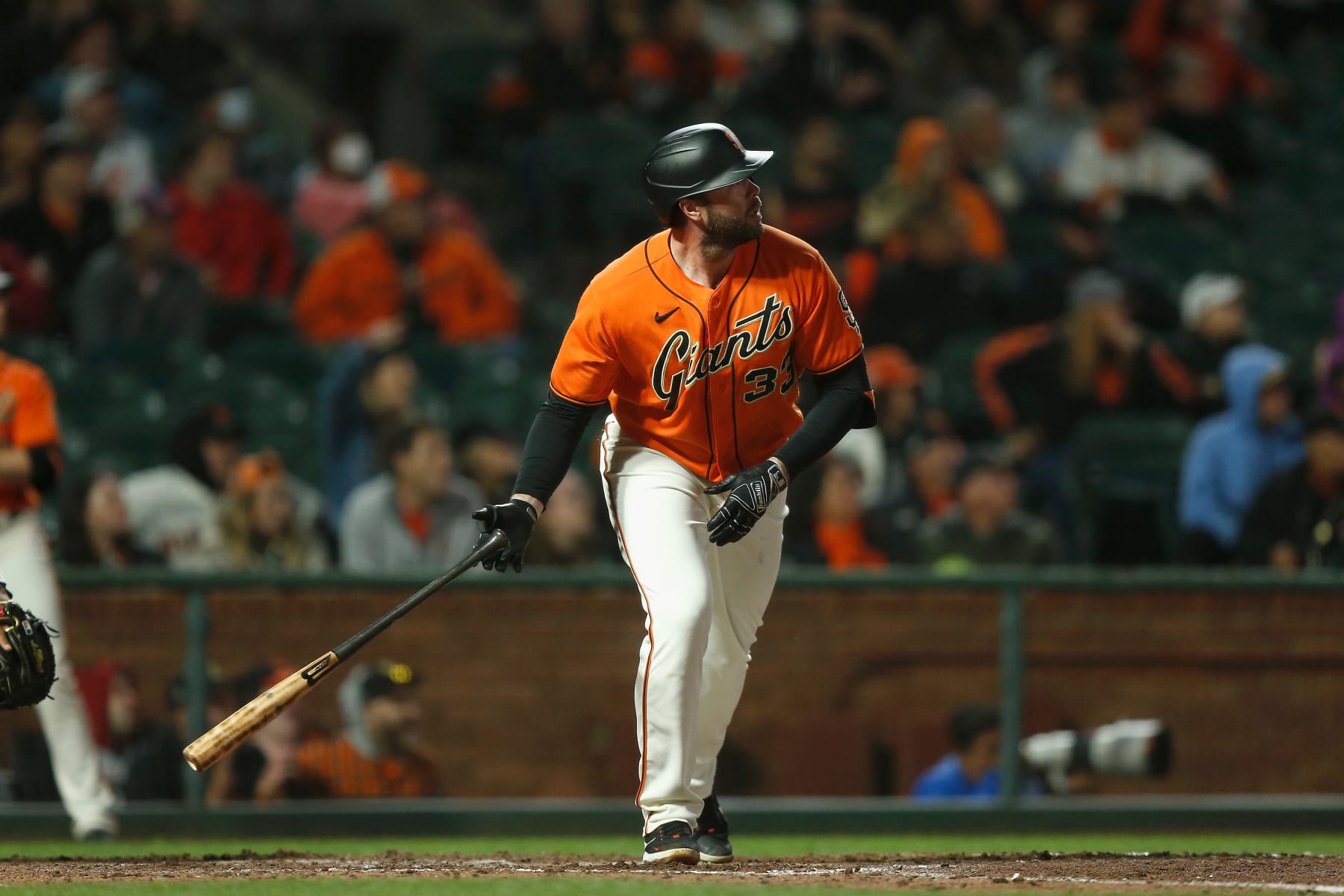 SAN FRANCISCO, CALIFORNIA - JULY 15: Darin Ruf #33 of the San Francisco Giants hits a solo home run in the bottom of the ninth inning against the Milwaukee Brewers at Oracle Park on July 15, 2022 in San Francisco, California. (Photo by Lachlan Cunningham/Getty Images)