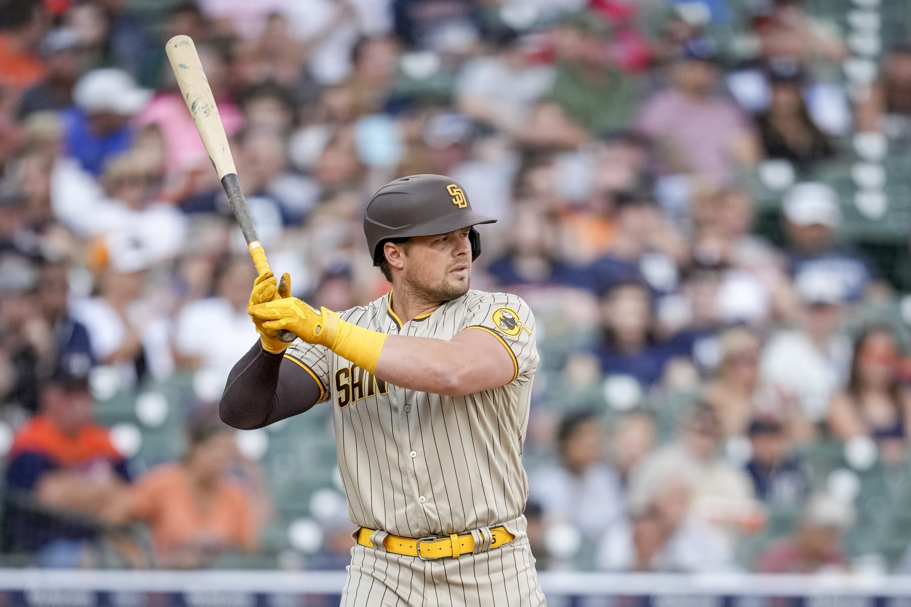 DETROIT, MICHIGAN - JULY 26: Luke Voit #45 of the San Diego Padres at bat against the Detroit Tigers at Comerica Park on July 26, 2022 in Detroit, Michigan. (Photo by Nic Antaya/Getty Images)